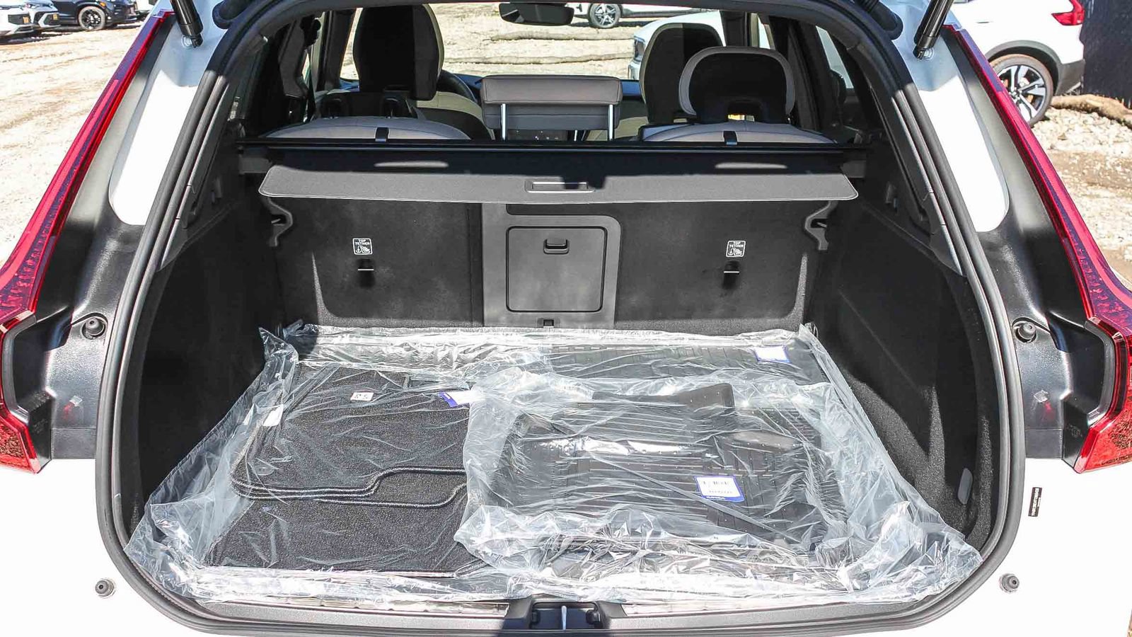 New 2026 Volvo XC60 B5 Plus w/ Climate Package PRO AWD/4WD image 13
