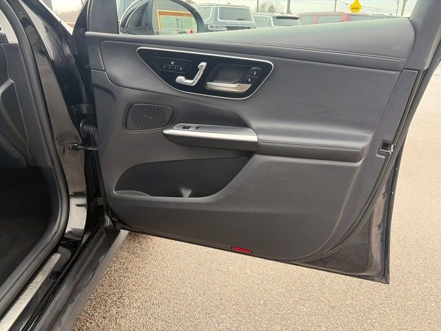 Used 2024 Mercedes-Benz GLC 300 image 38