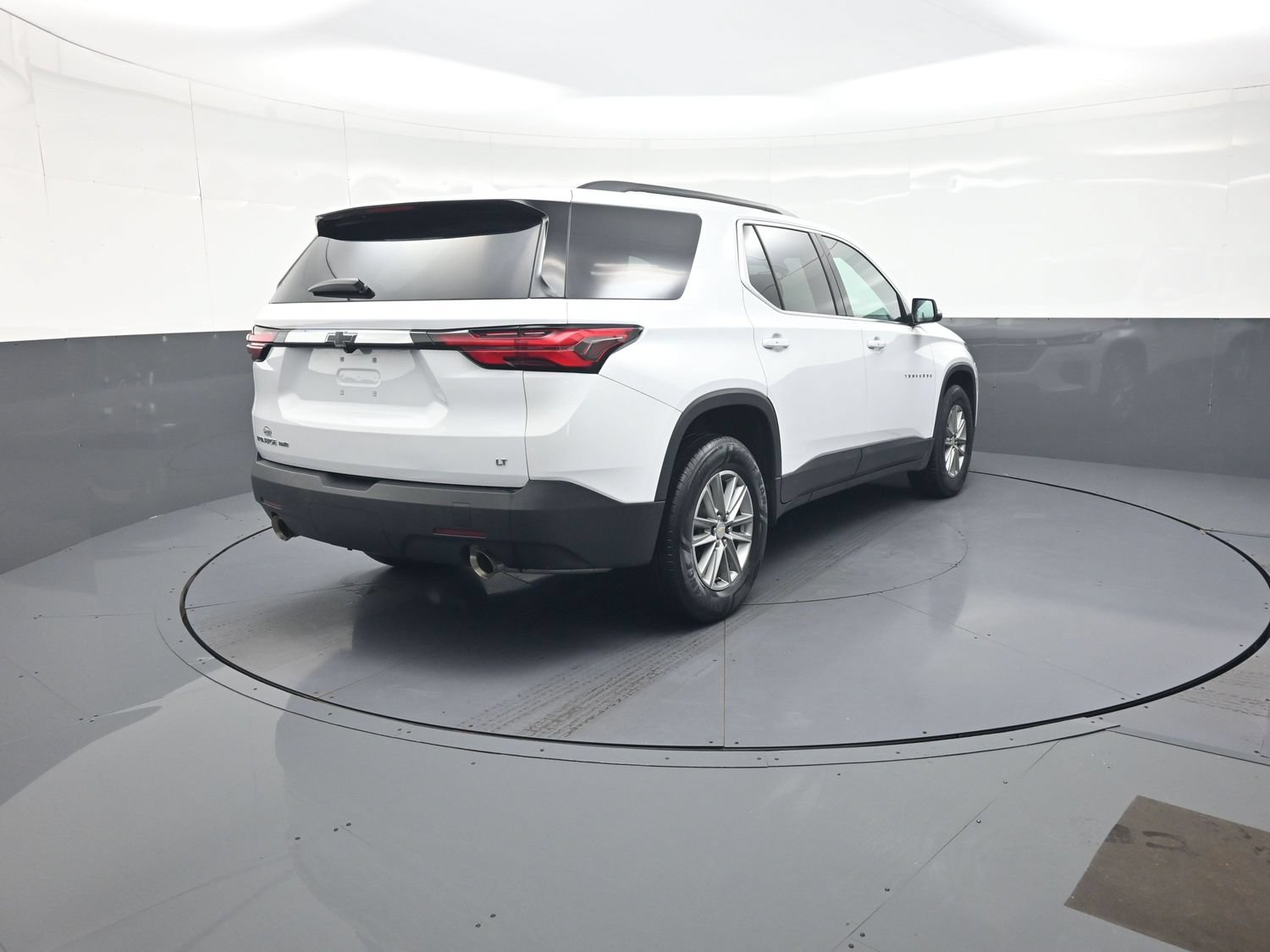 Used 2023 Chevrolet Traverse LT w/ LPO, Floor Liner Package AWD/4WD image 3