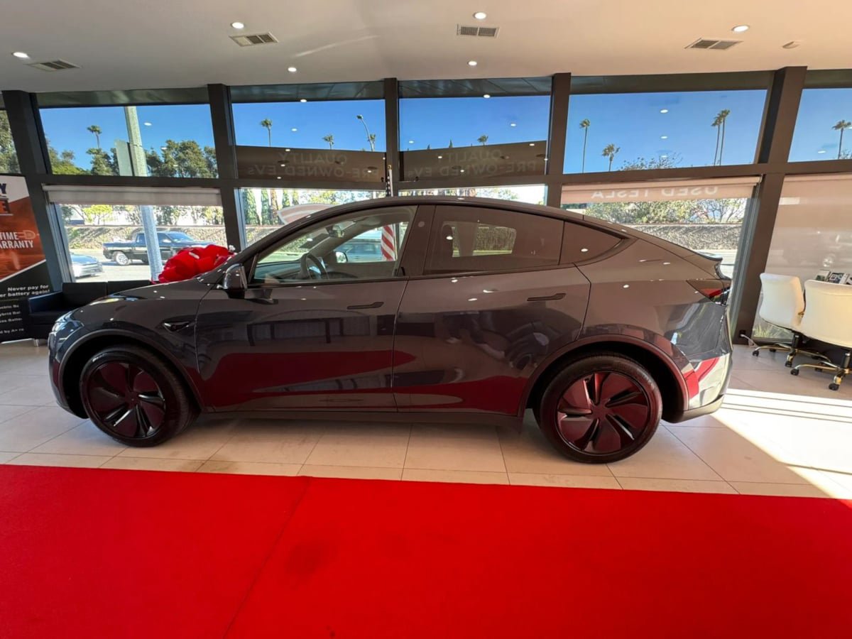 Used 2026 Tesla Model Y AWD image 2