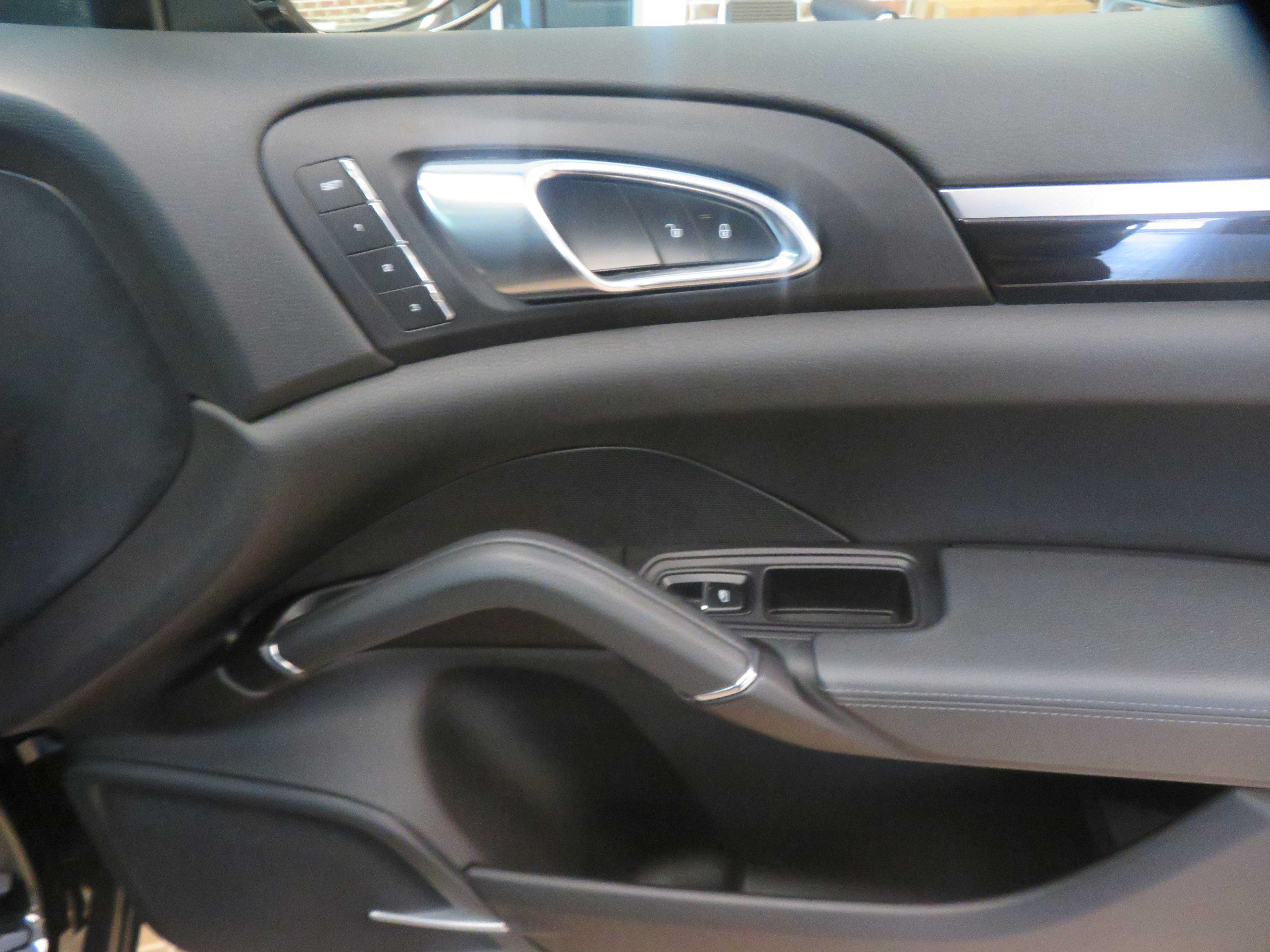 Used 2016 Porsche Cayenne AWD/4WD image 24