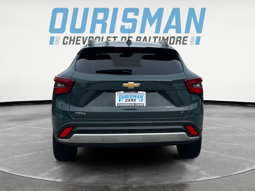 Used 2025 Chevrolet Trax LT FWD image 5