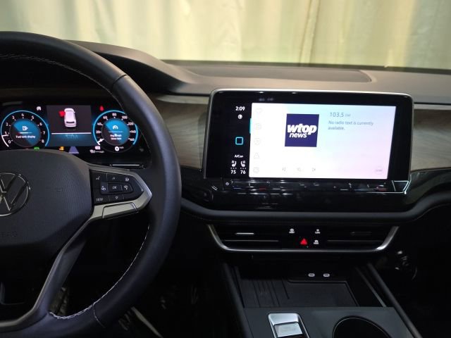Used 2025 Volkswagen Atlas SE image 17