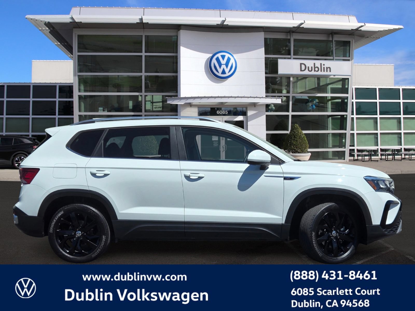 Certified 2023 Volkswagen Taos SE w/ Panoramic Sunroof Package AWD/4WD image 3
