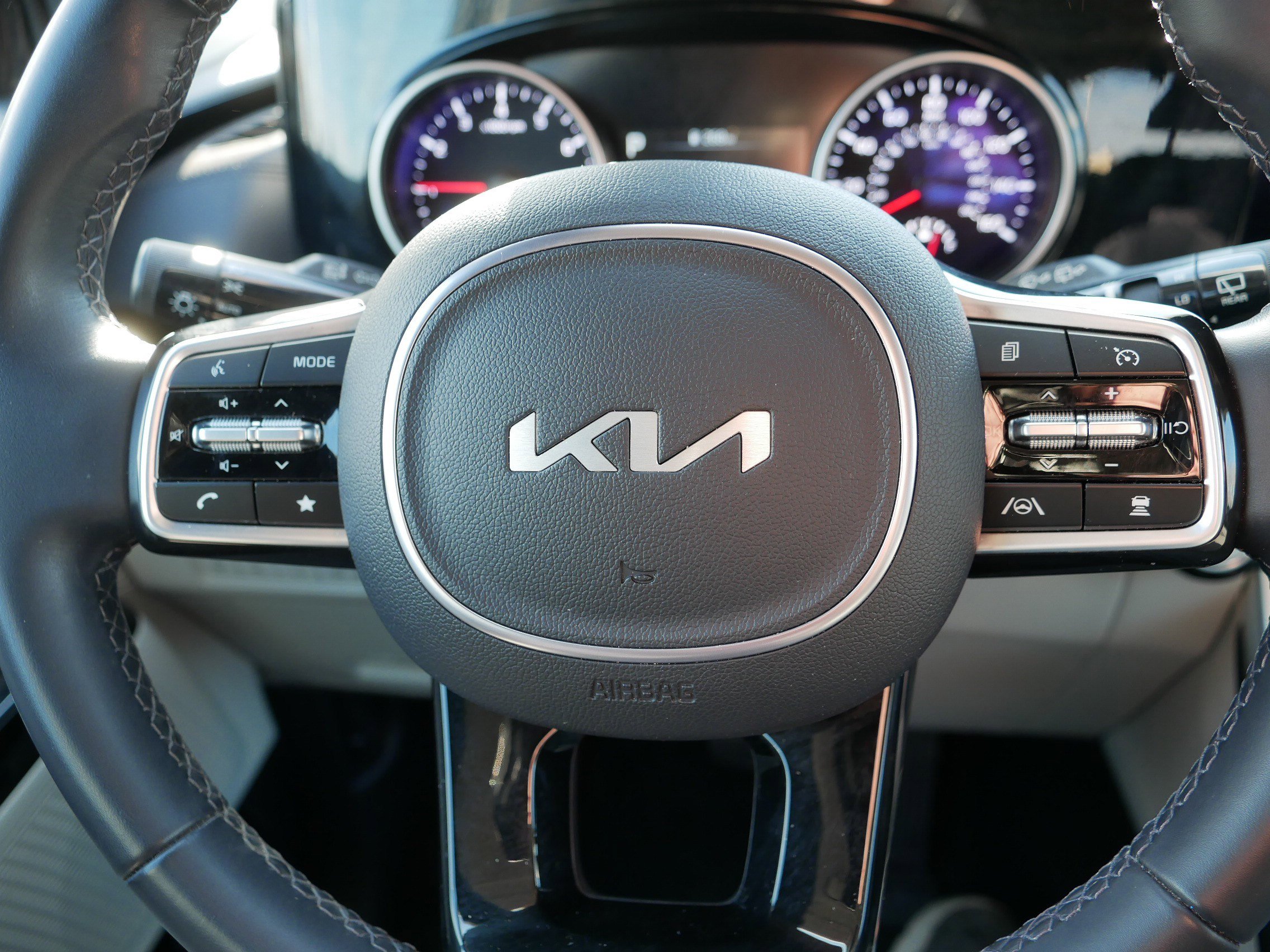 Certified 2024 Kia Carnival EX image 25