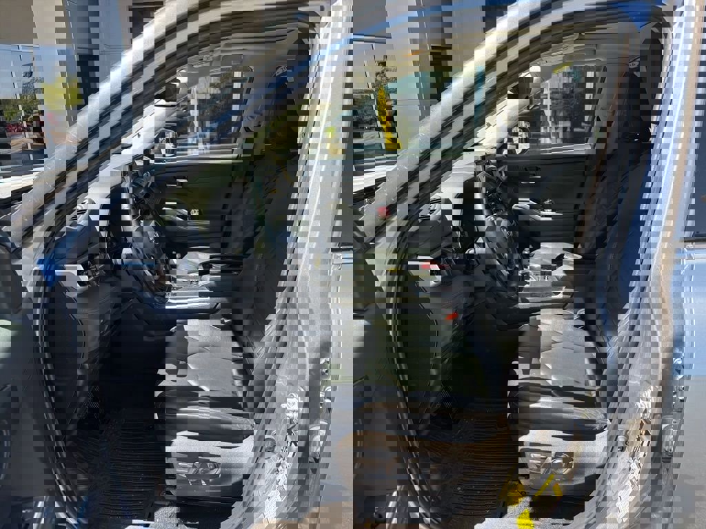 Used 2022 Toyota Highlander XLE FWD image 6