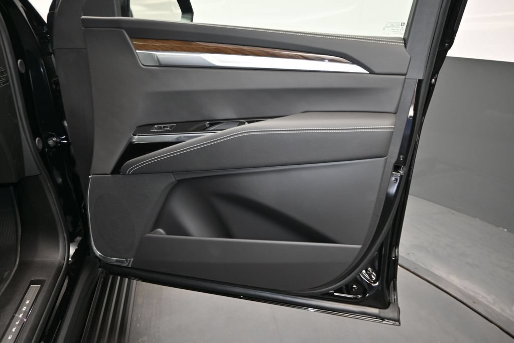 New 2026 Cadillac Escalade Platinum Sport w/ LPO, ONYX Package AWD/4WD image 24