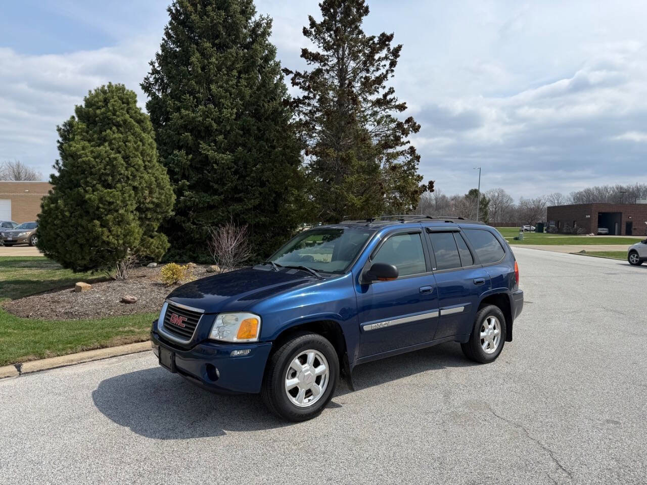 Used 2004 GMC Envoy SLT image 1