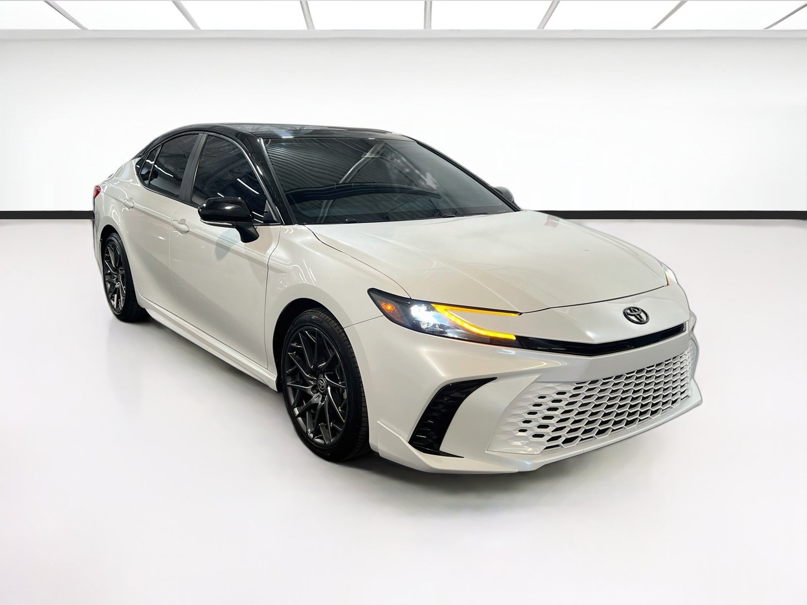 Used 2025 Toyota Camry XSE w/ Premium Package FWD image 3