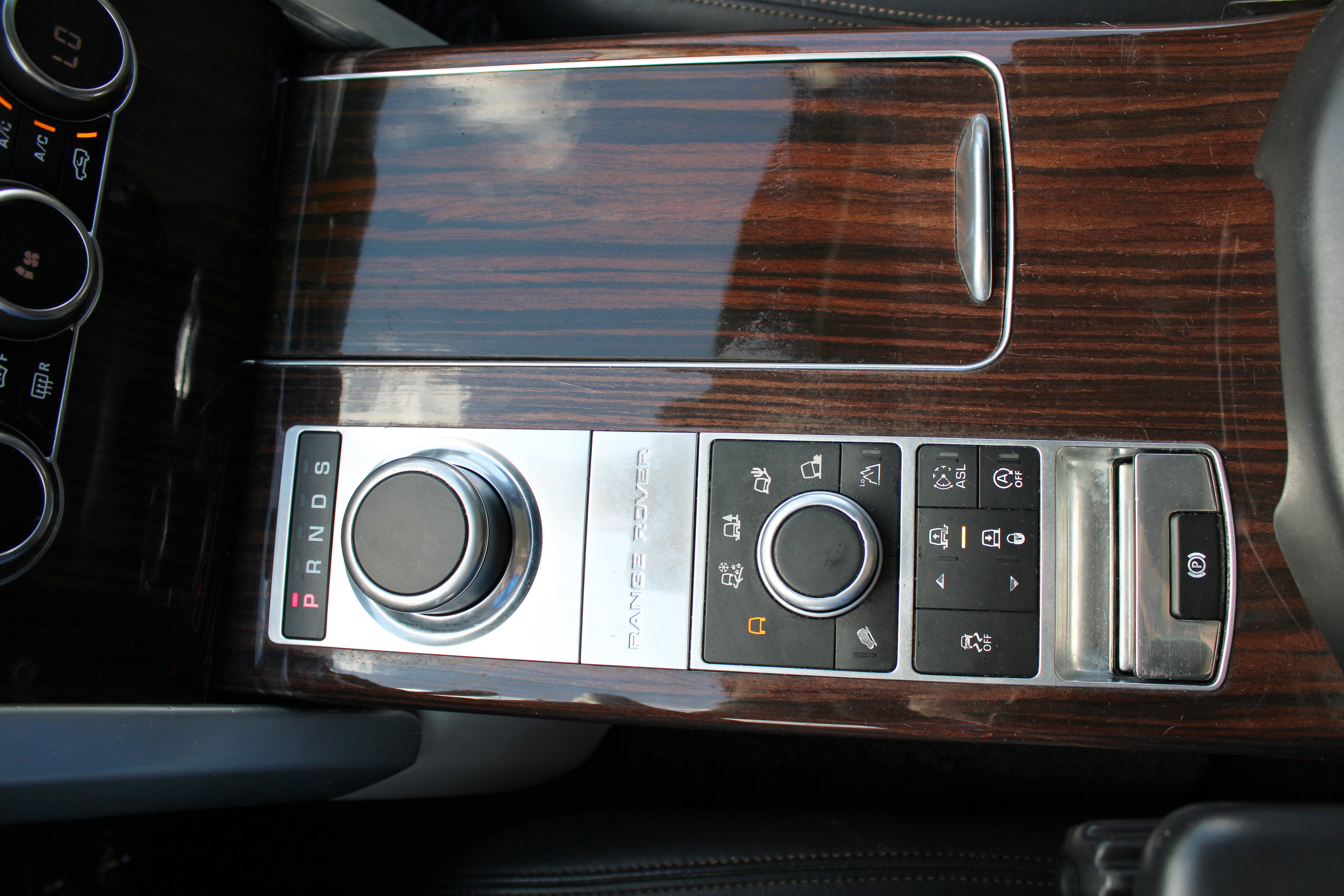 Used 2014 Land Rover Range Rover HSE image 34