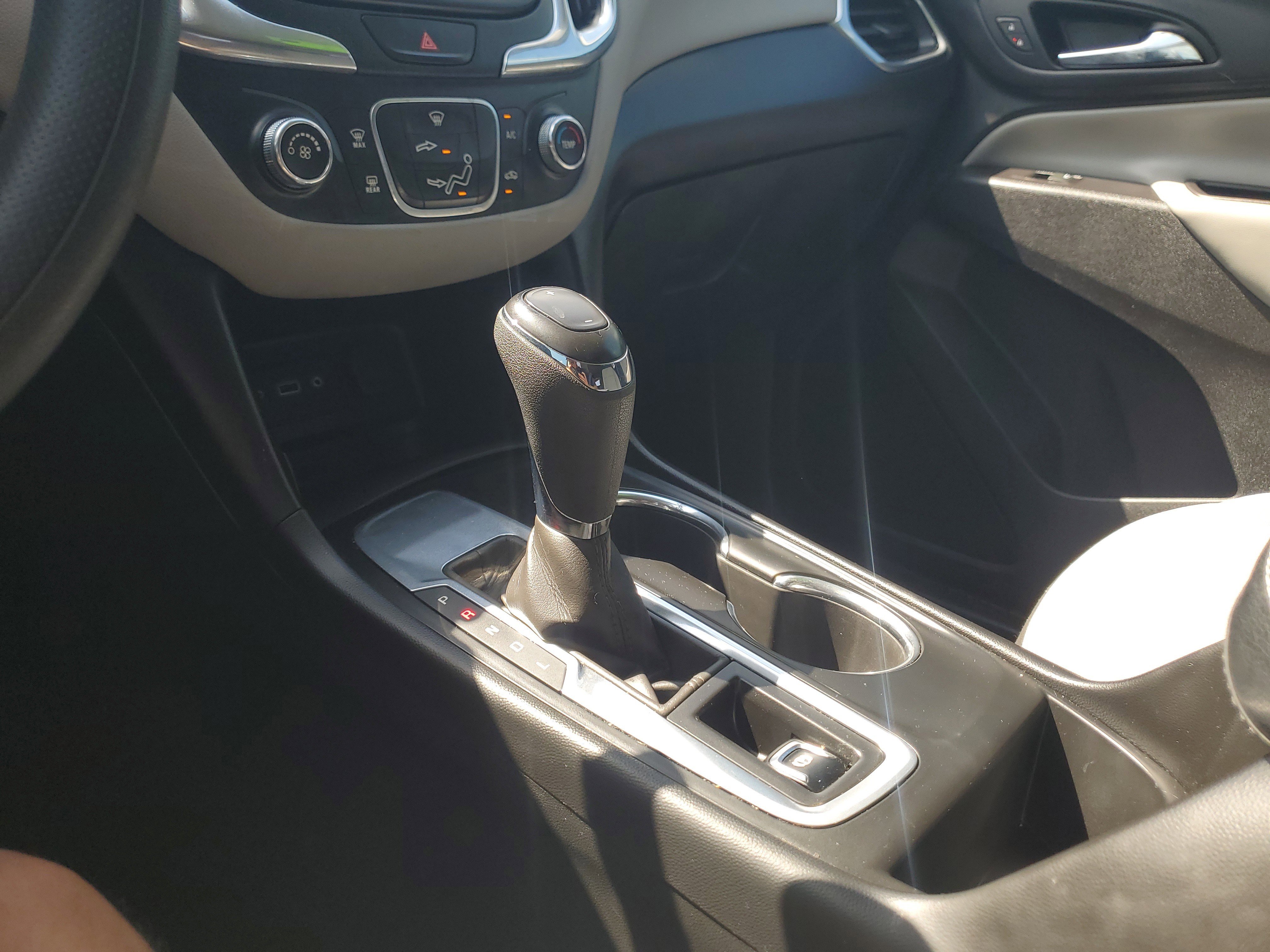 Used 2020 Chevrolet Equinox LS w/ LS Convenience Package image 27