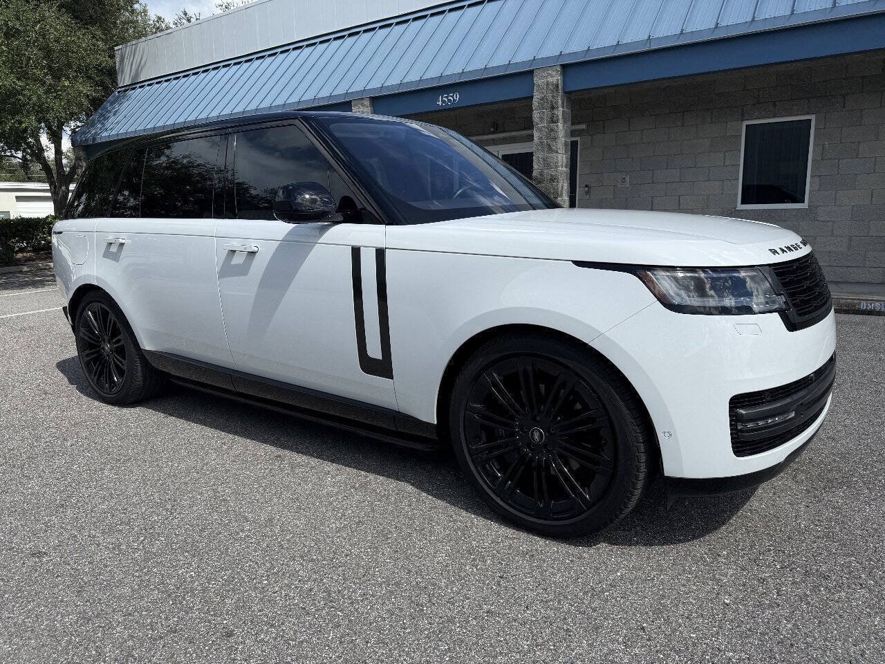 Used 2022 Land Rover Range Rover Long Wheelbase SE AWD/4WD image 10