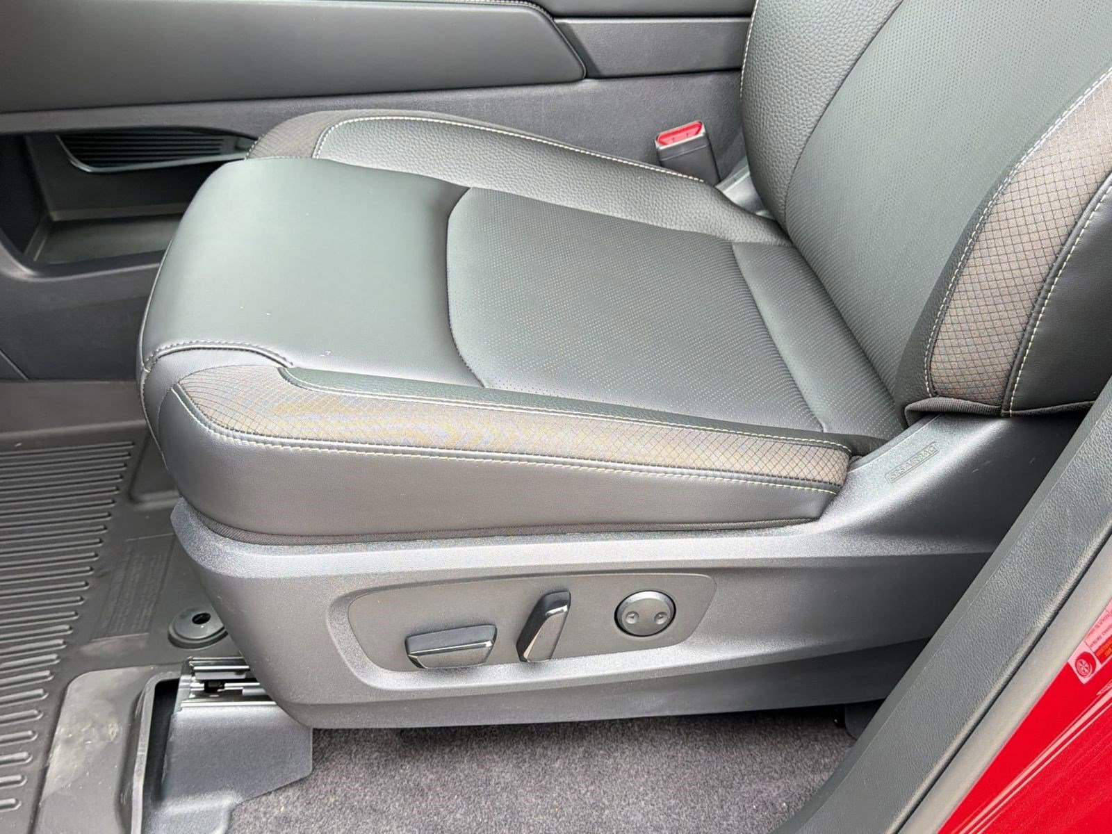 New 2026 Nissan Pathfinder SL image 14