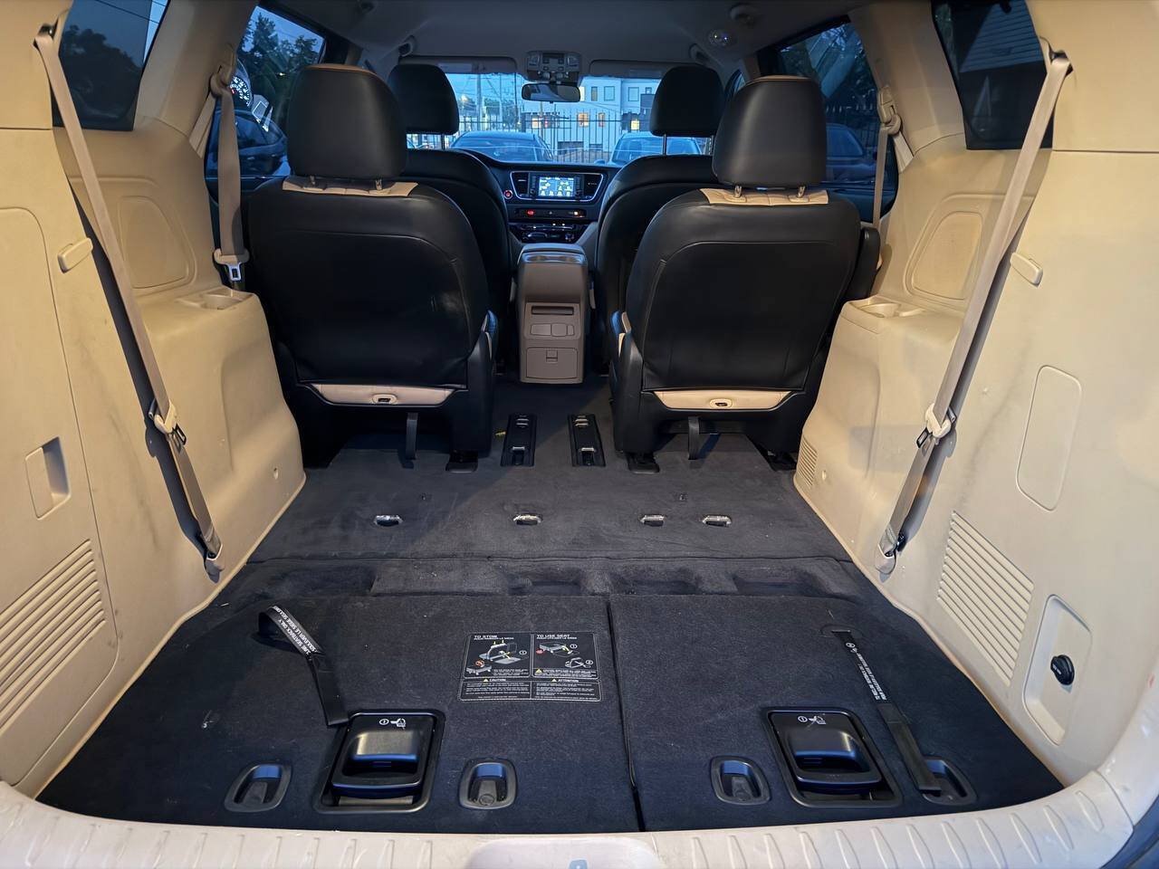 Used 2018 Kia Sedona LX FWD image 25
