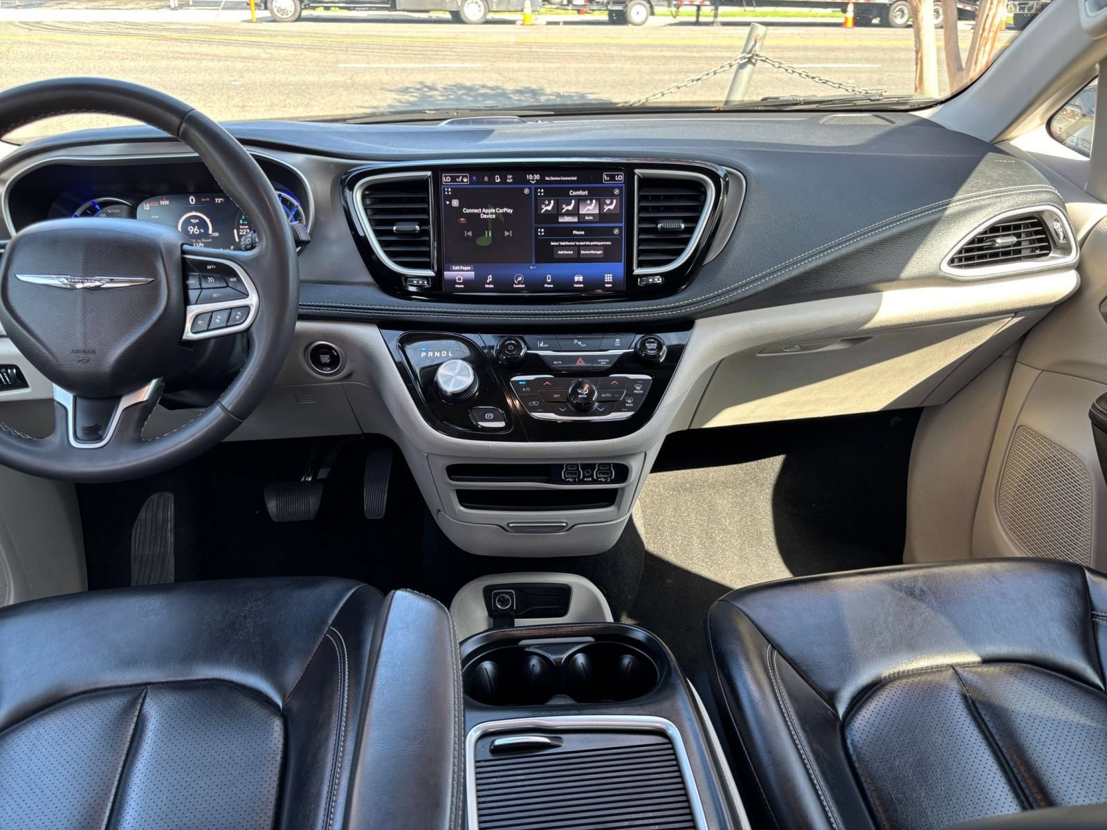 Used 2023 Chrysler Pacifica Touring-L FWD image 35