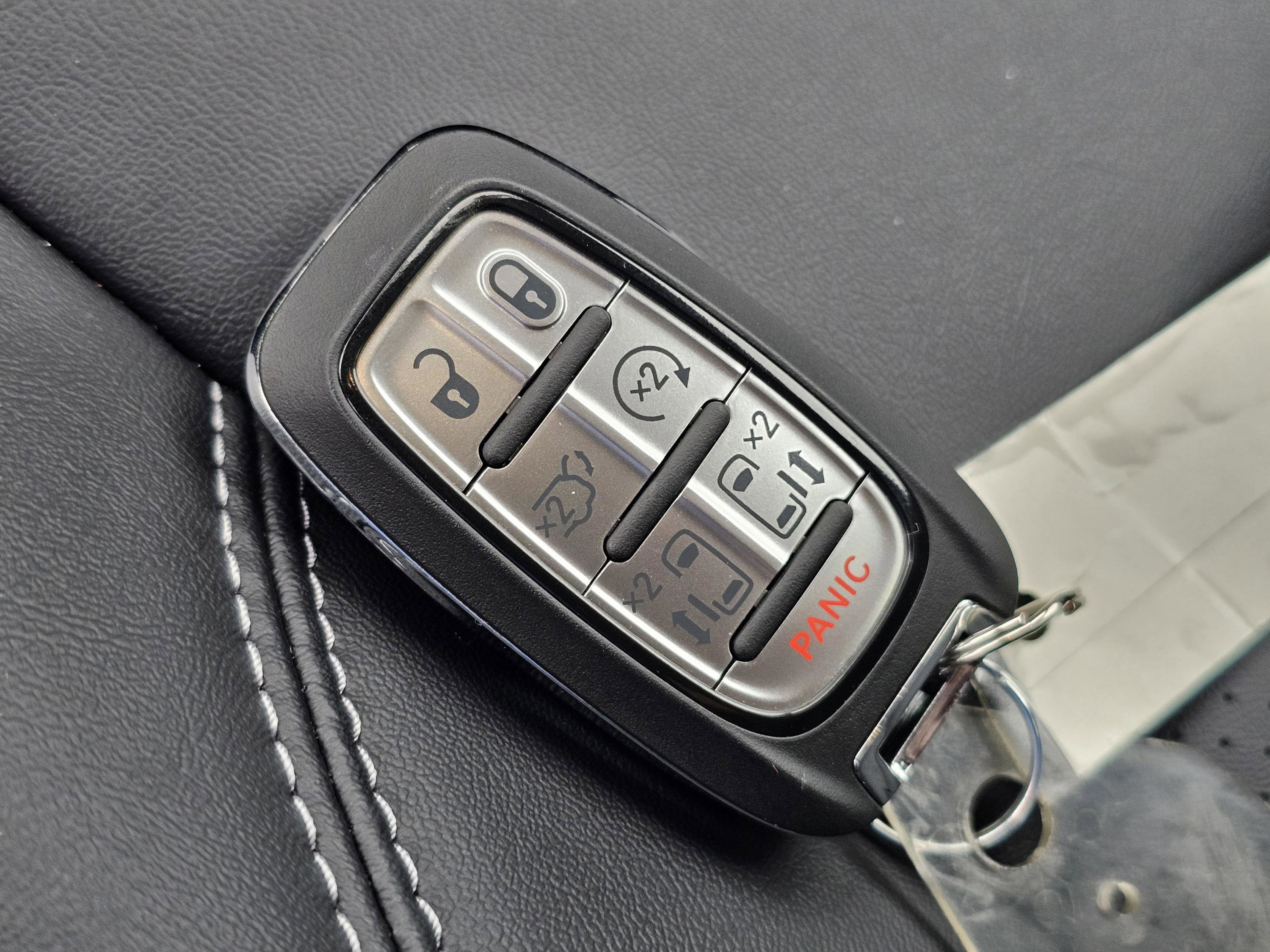 New 2026 Chrysler Pacifica Select image 29