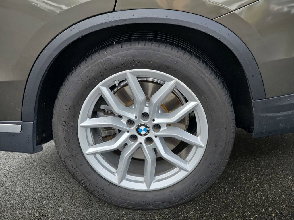 Used 2021 BMW X5 xDrive40i w/ Premium Package image 39