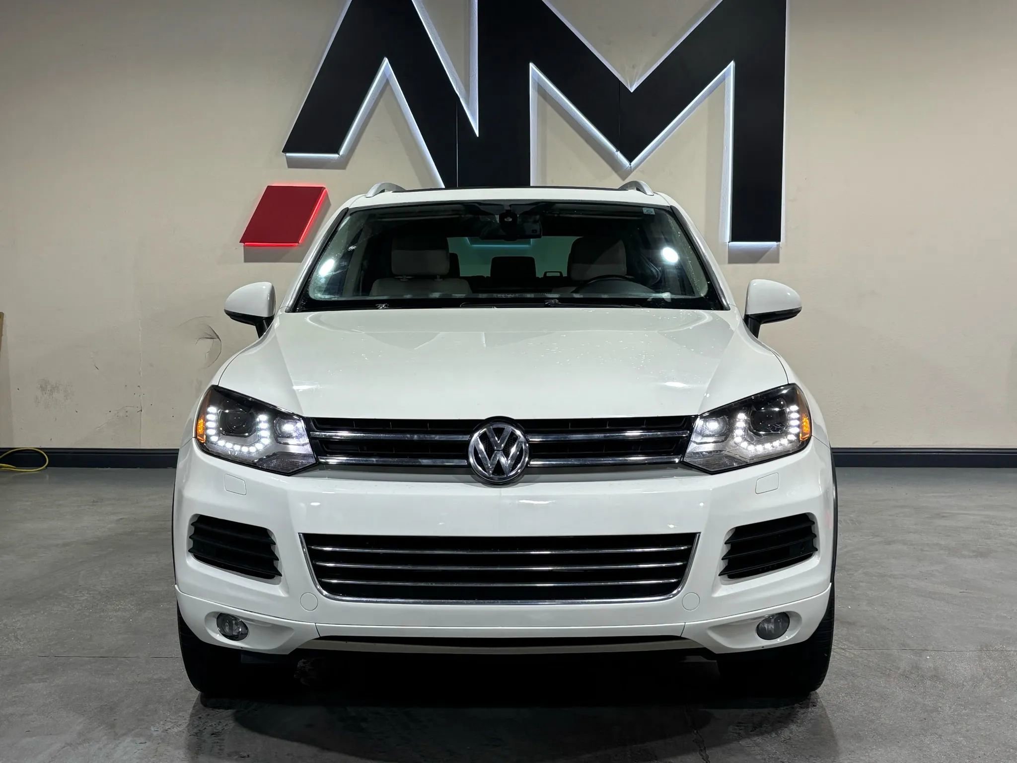 Used 2011 Volkswagen Touareg Executive image 2