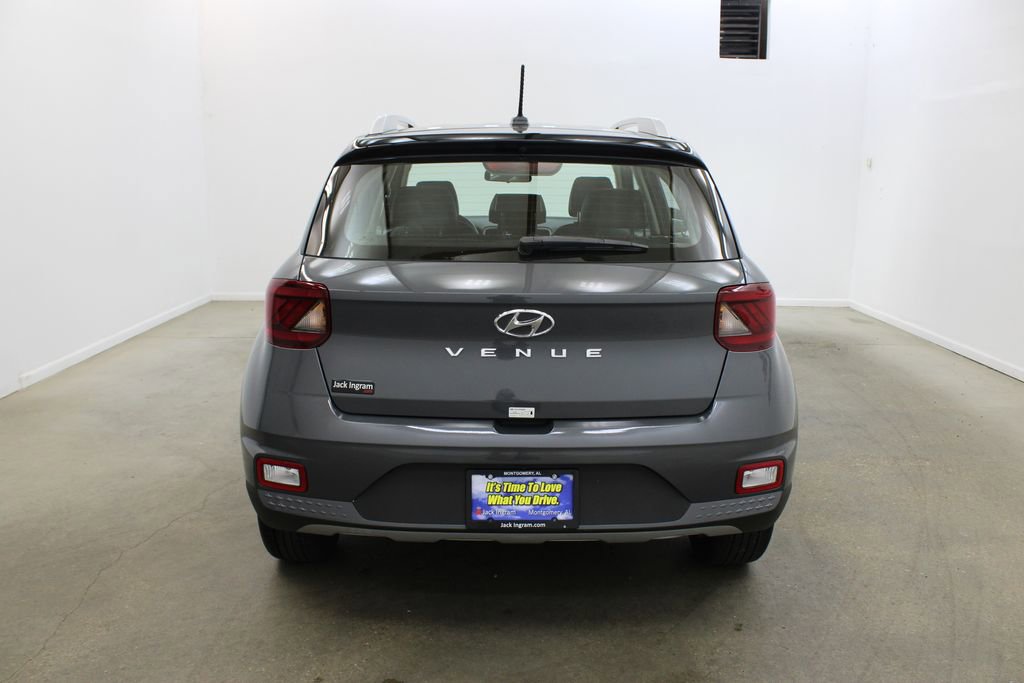 Used 2025 Hyundai Venue Limited FWD image 4