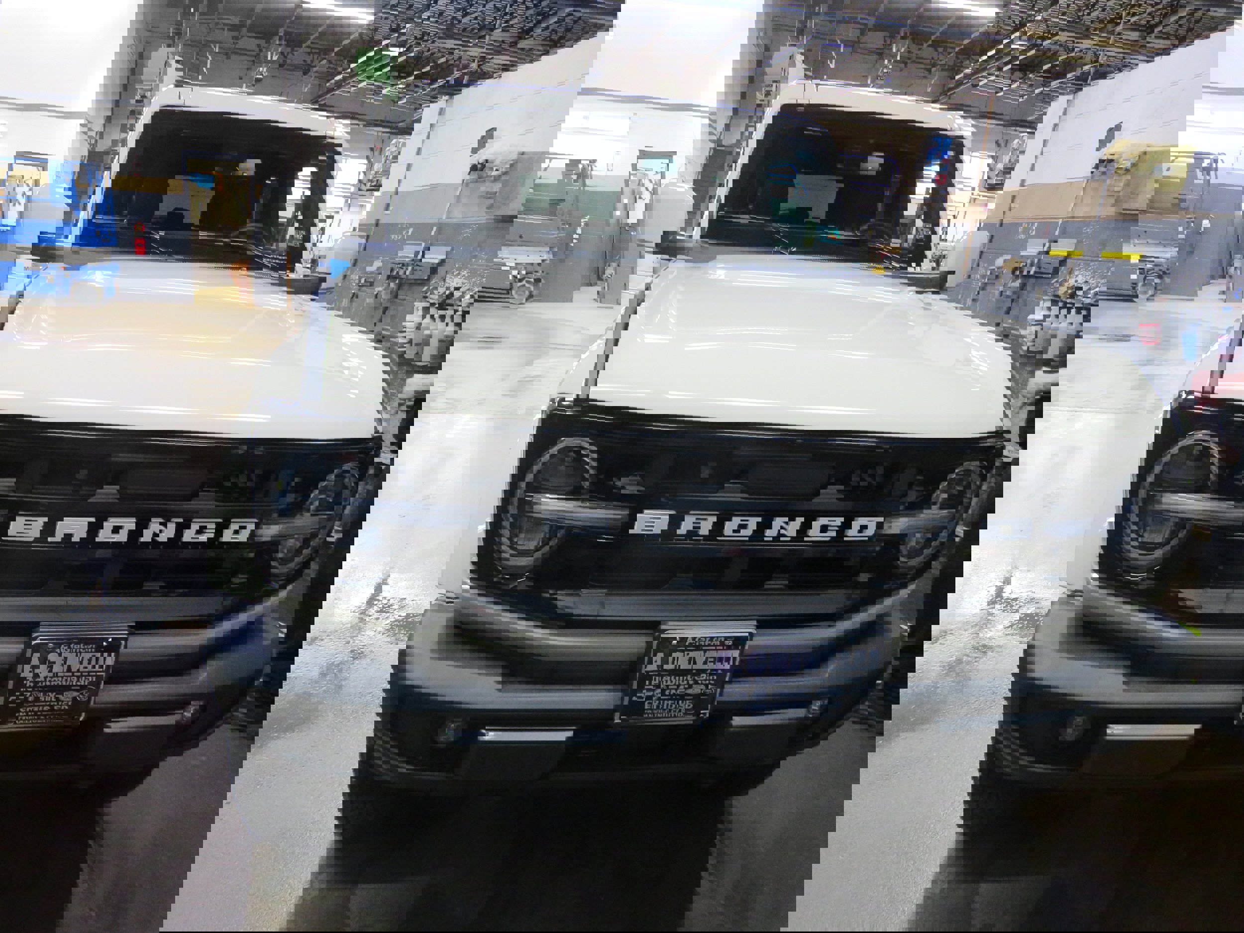 Used 2025 Ford Bronco Outer Banks AWD/4WD image 2