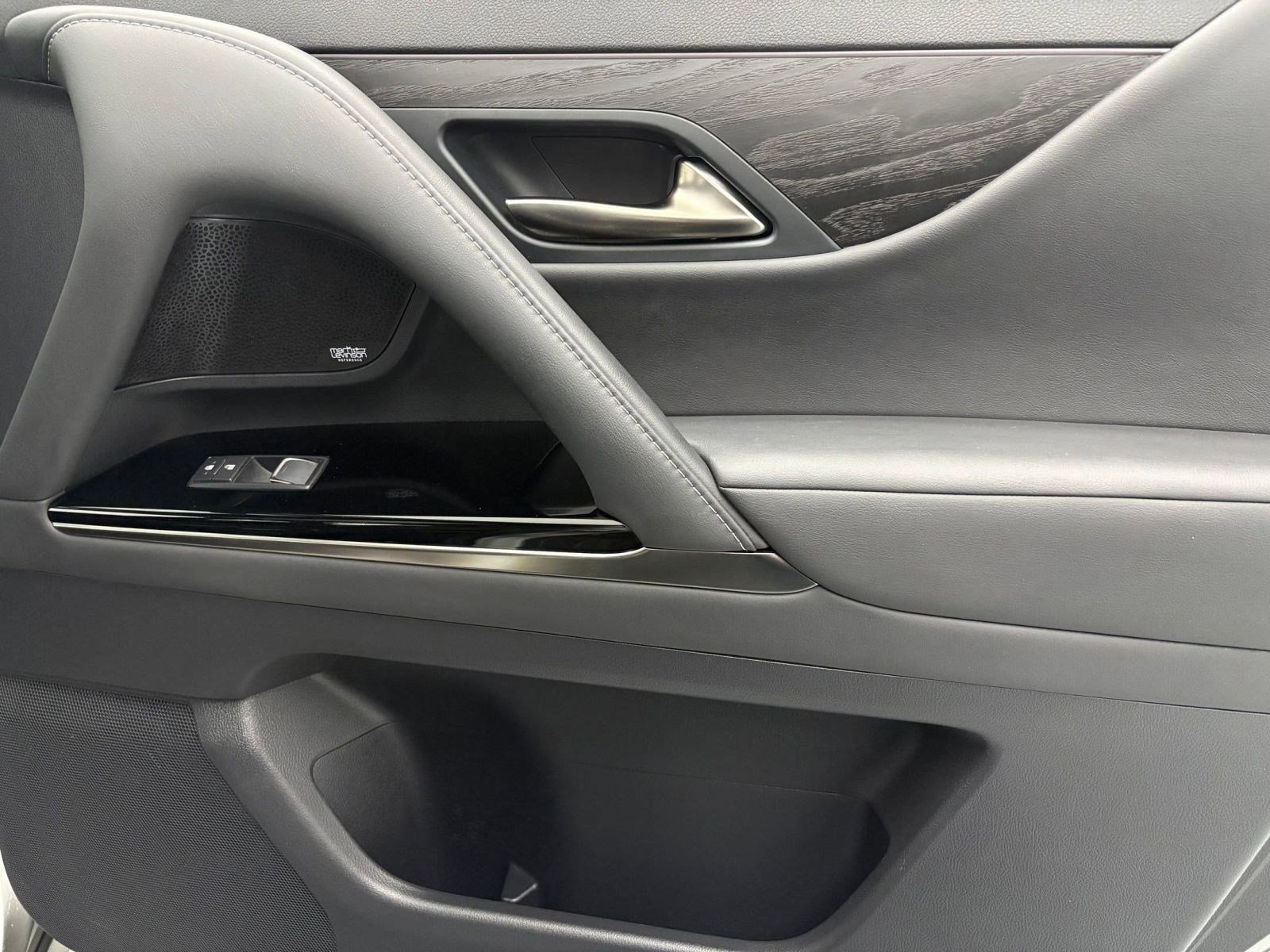 Used 2022 Lexus LX 600 4WD w/ Ultra Luxury Package image 21