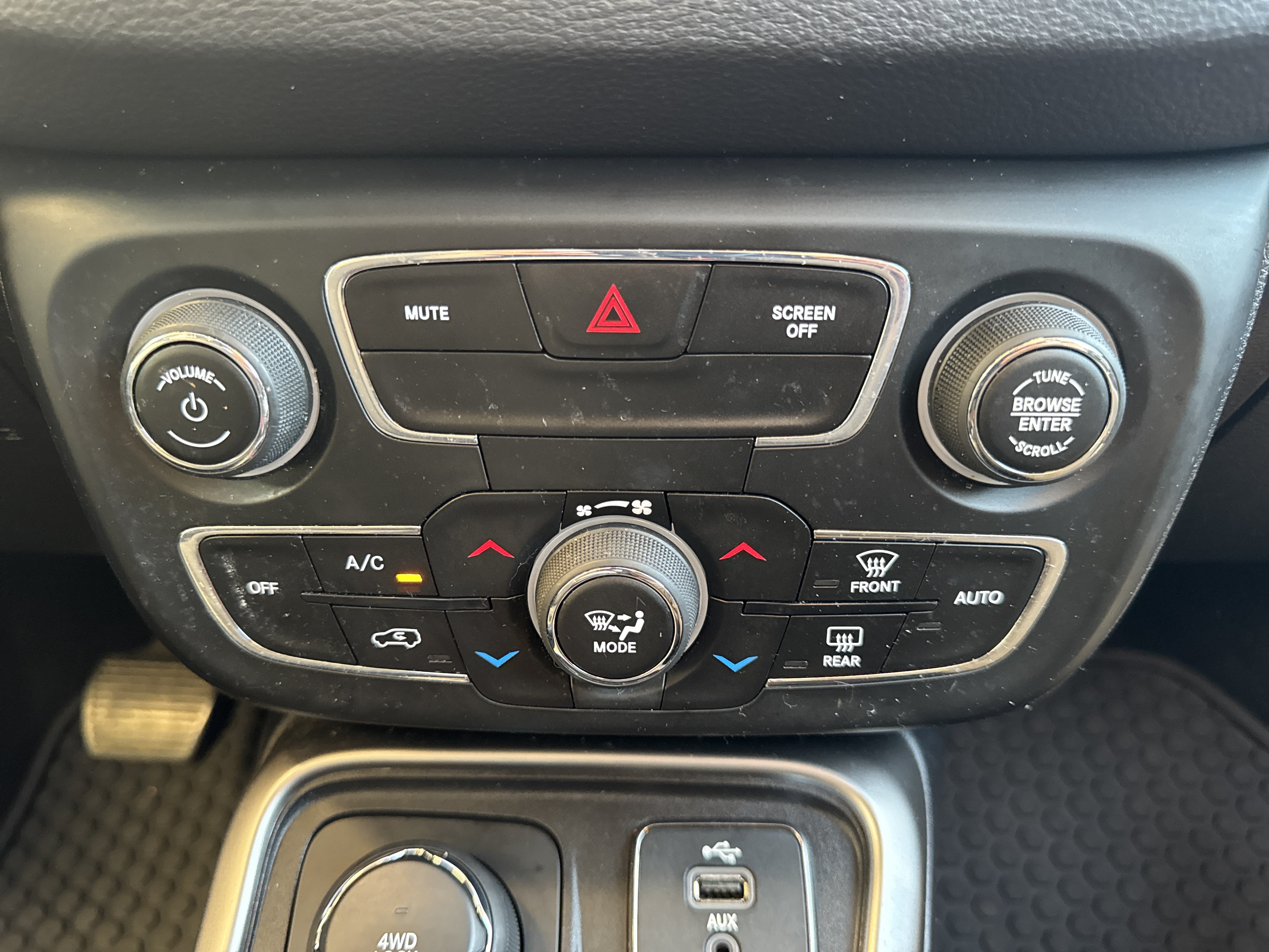 Used 2018 Jeep Compass Latitude w/ Popular Equipment Group AWD/4WD image 15