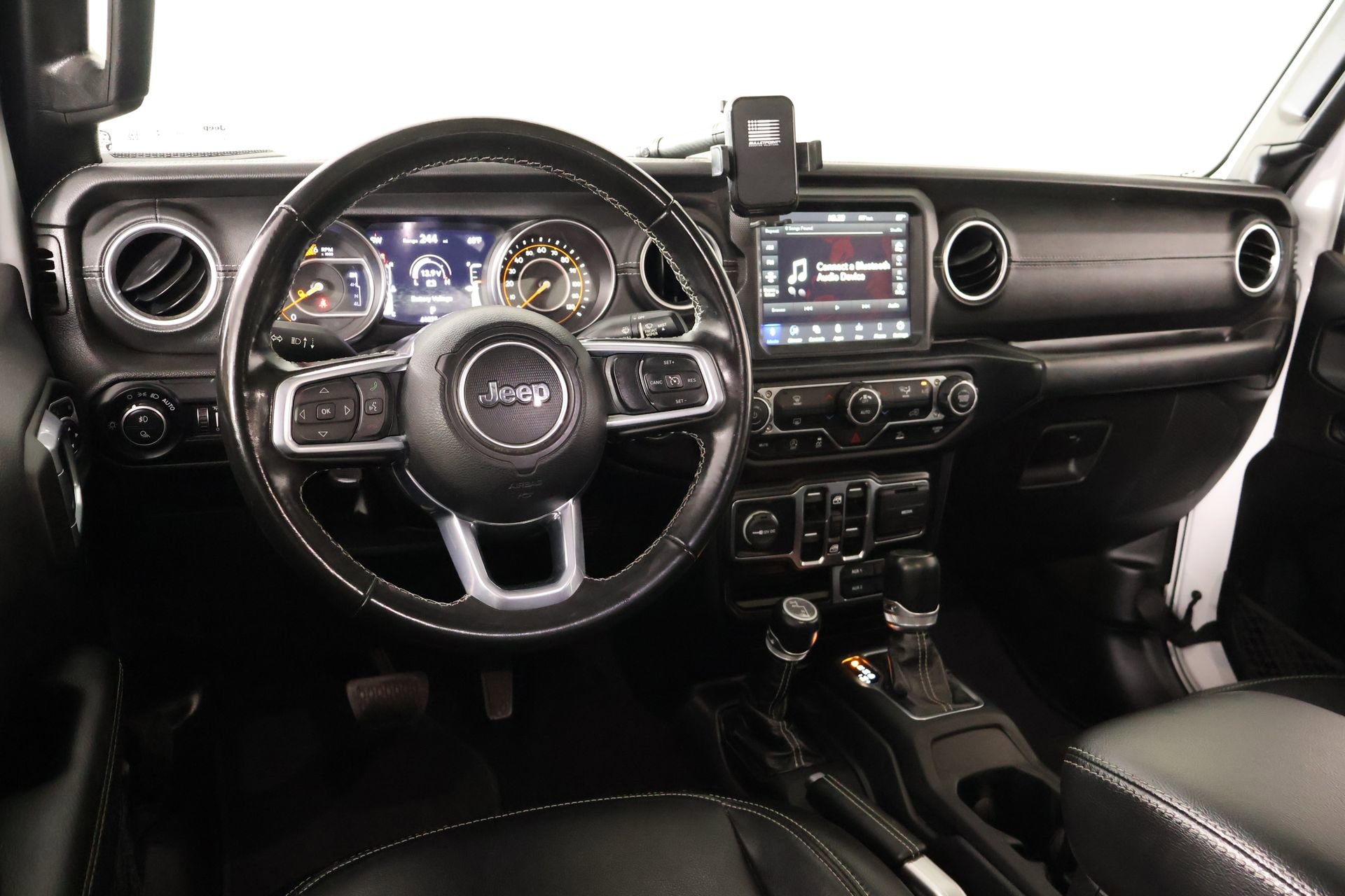 Used 2022 Jeep Gladiator Overland w/ Popular Equipment Package AWD/4WD image 2