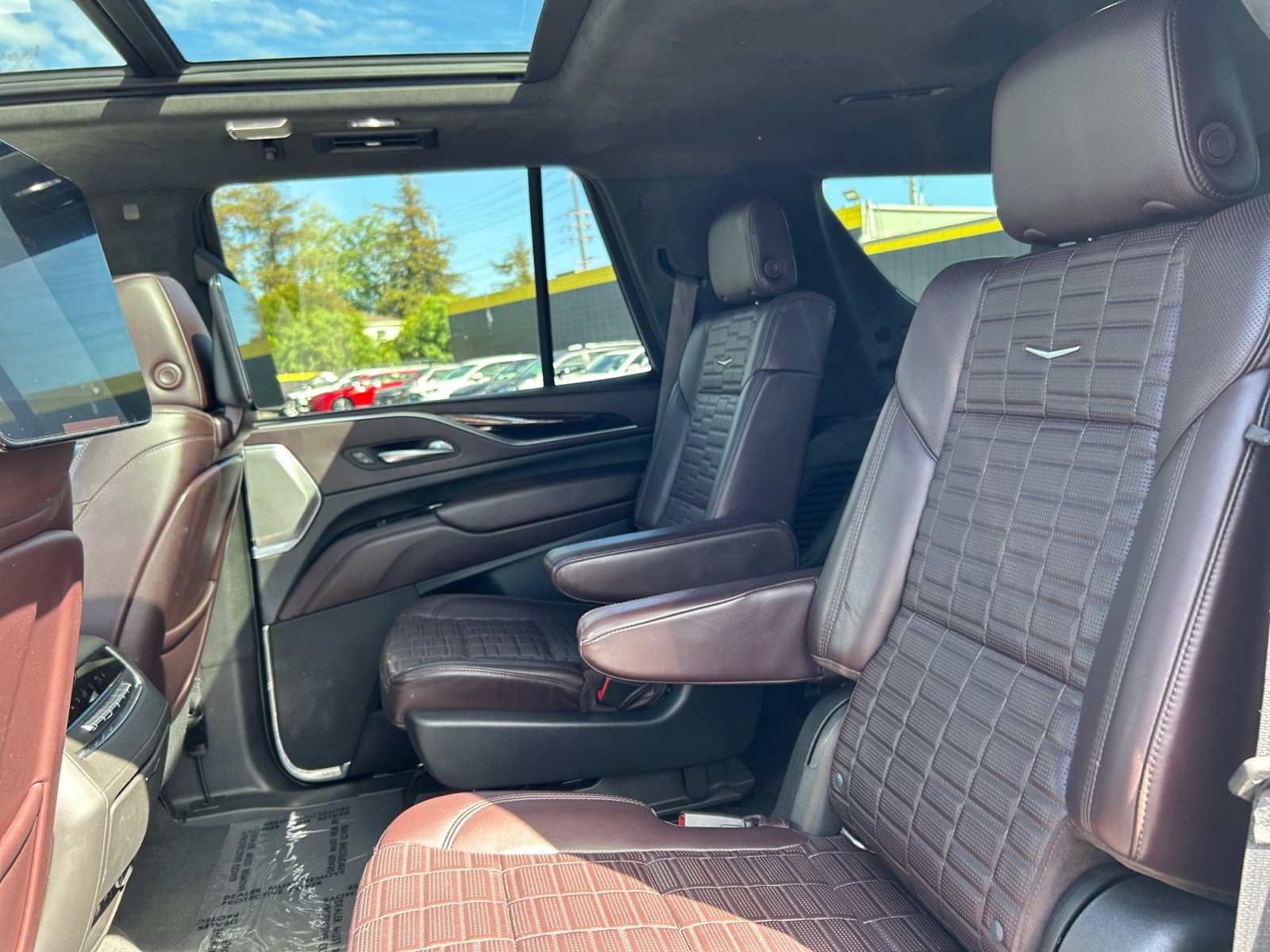 Used 2021 Cadillac Escalade Sport Platinum w/ LPO, ONYX Package AWD/4WD image 21