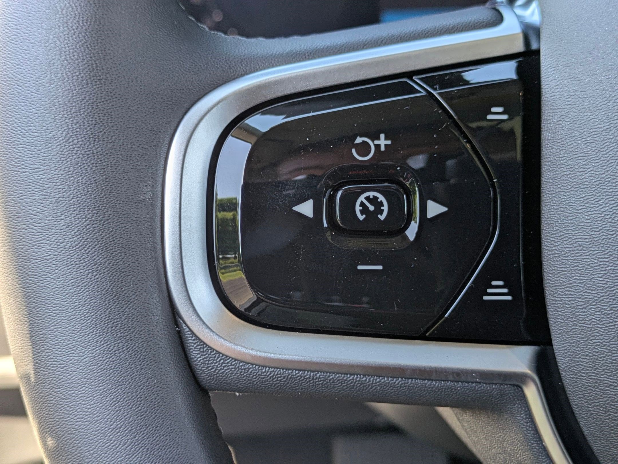 New 2026 Volvo V60 B5 Cross Country Ultra w/ Protection Package Premier image 13