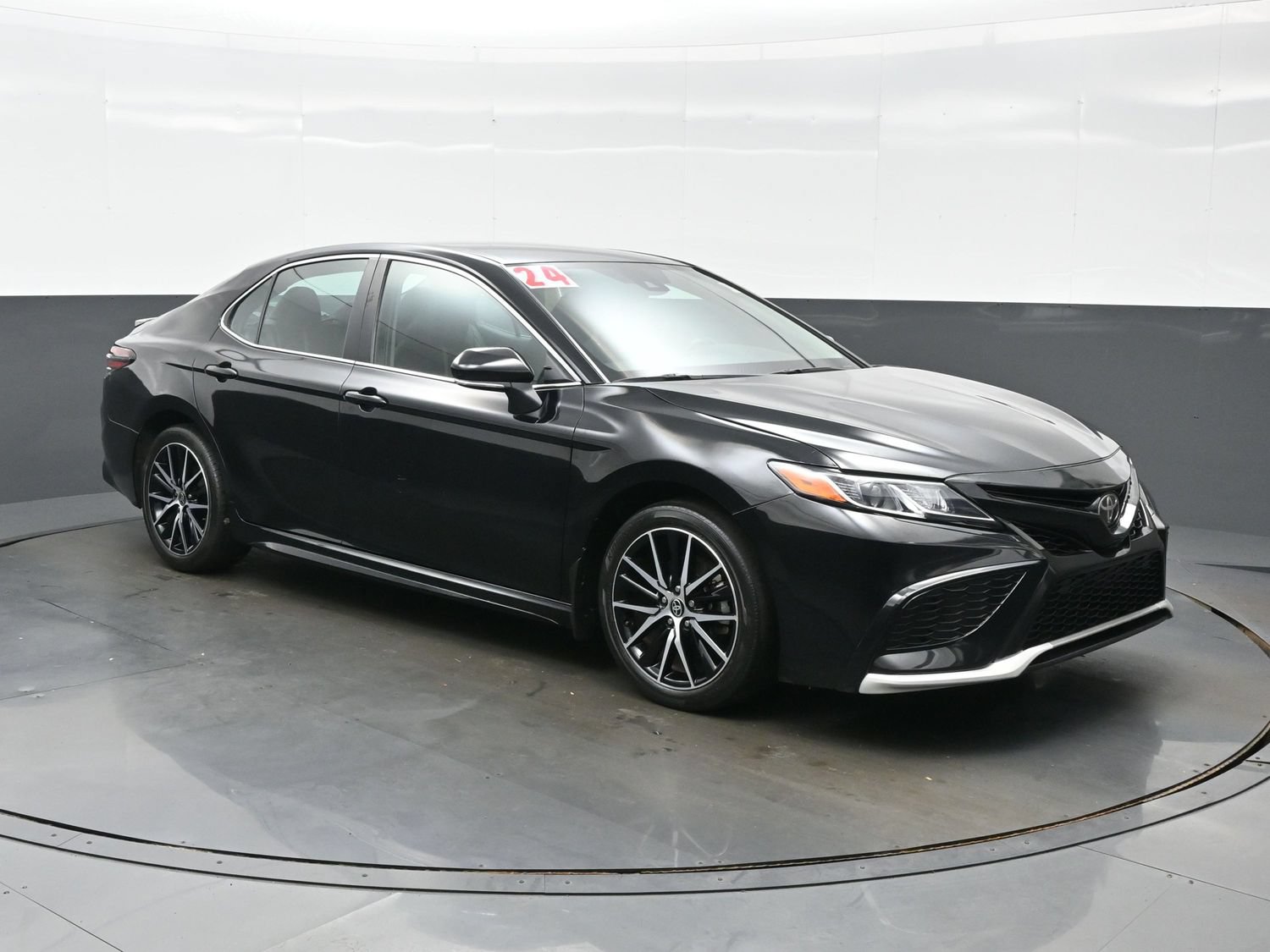 Used 2024 Toyota Camry SE FWD image 8
