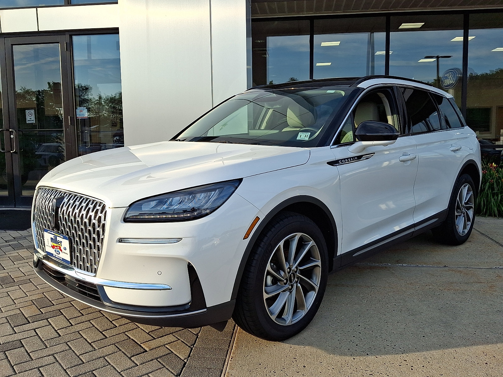 Used 2026 Lincoln Corsair Premiere AWD/4WD image 3
