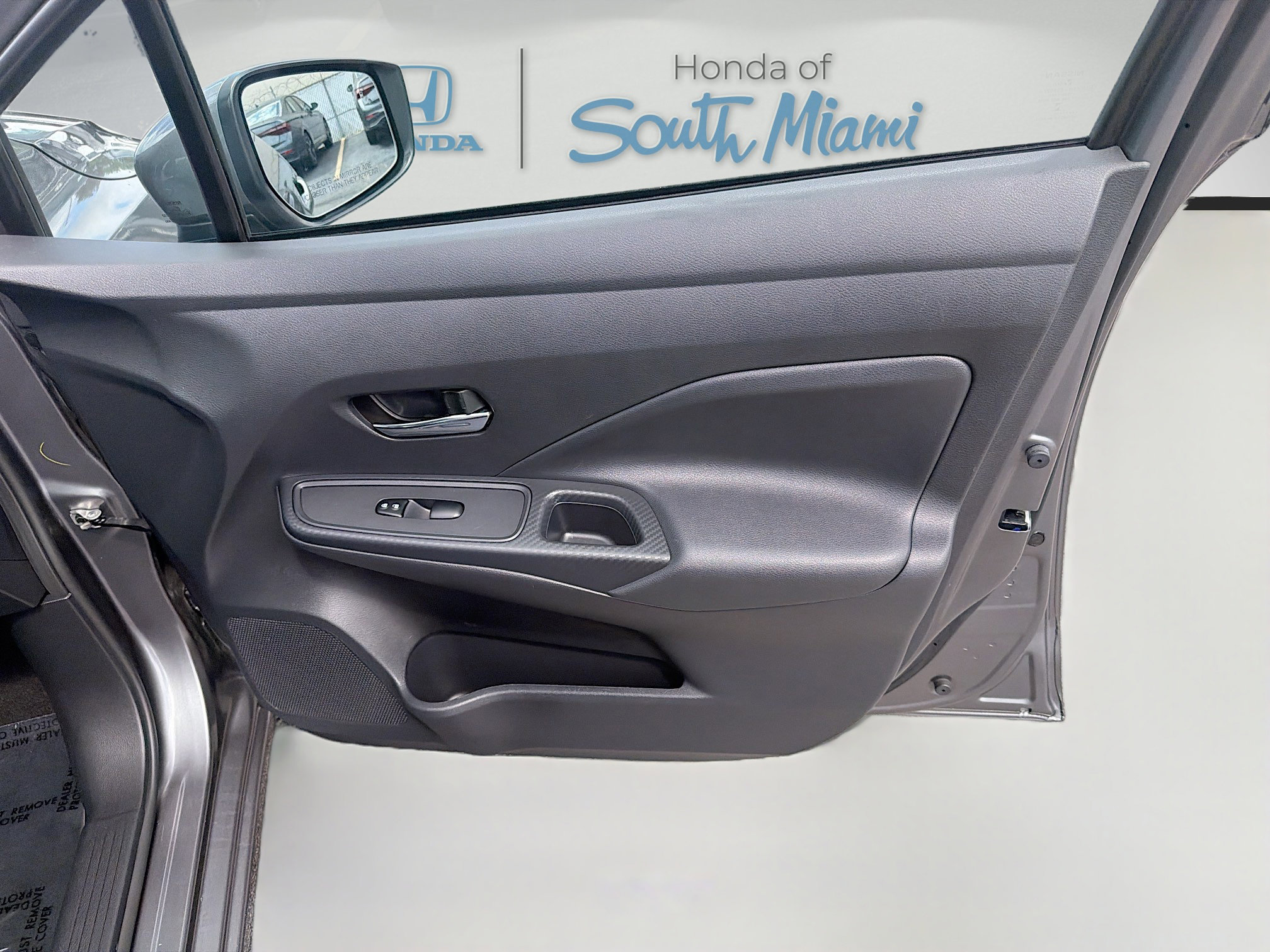 Used 2025 Nissan Versa SV image 32