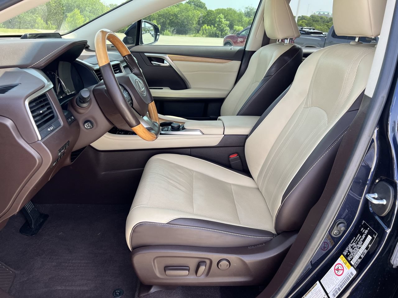 Used 2019 Lexus RX 350L FWD w/ Premium Package image 21