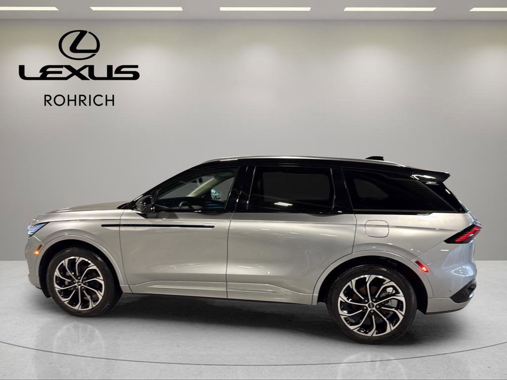 Used 2024 Lincoln Nautilus Reserve image 9