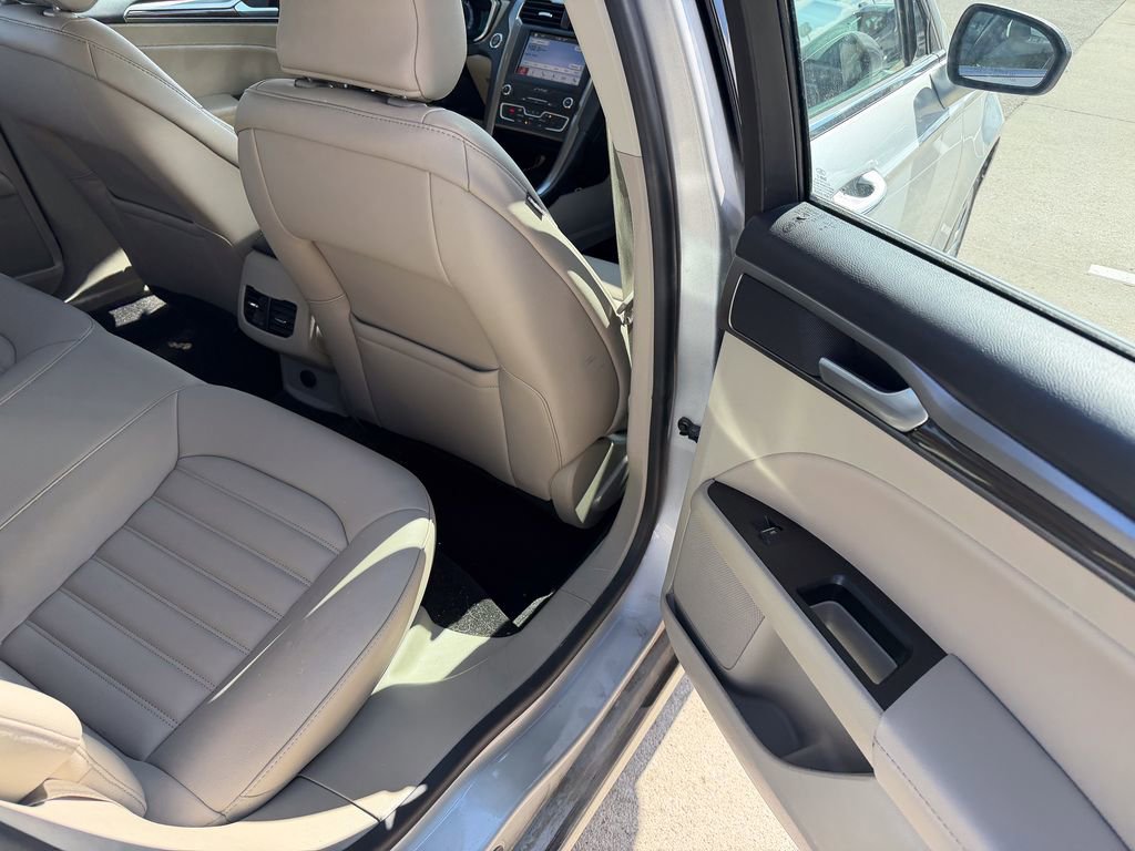 Used 2019 Ford Fusion SEL image 15