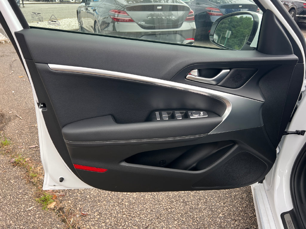 Used 2026 Genesis G70 2.5T RWD image 10