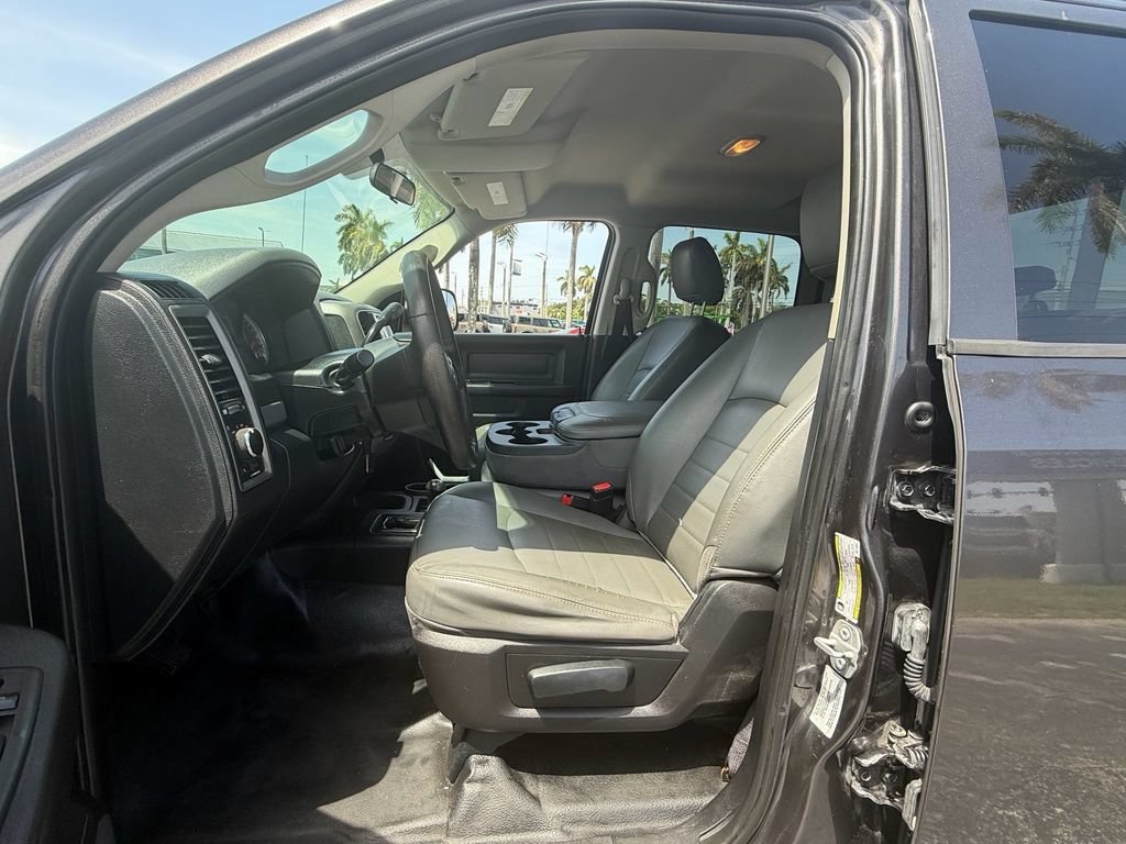 Used 2016 RAM 2500 Tradesman w/ Chrome Appearance Group AWD/4WD image 6