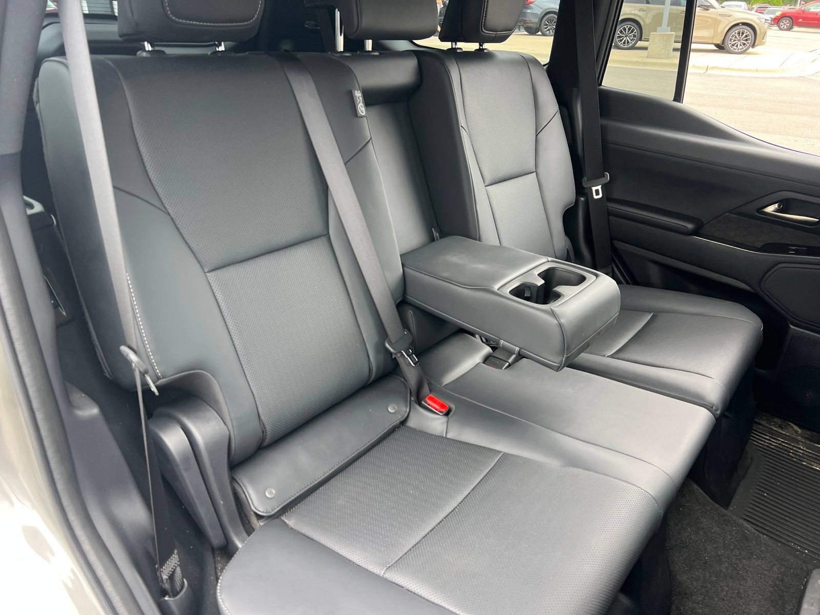 Used 2025 Lexus GX 550 w/ Accessory Package (2T) AWD/4WD image 36