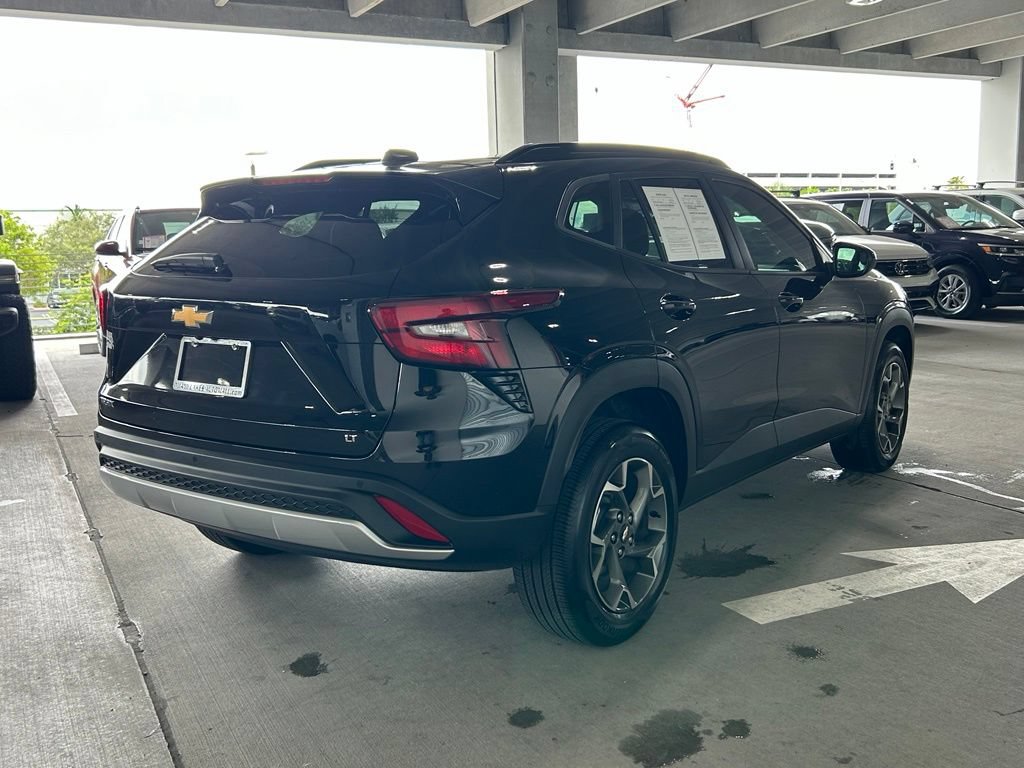 Used 2025 Chevrolet Trax LT w/ Driver Confidence Package FWD image 5