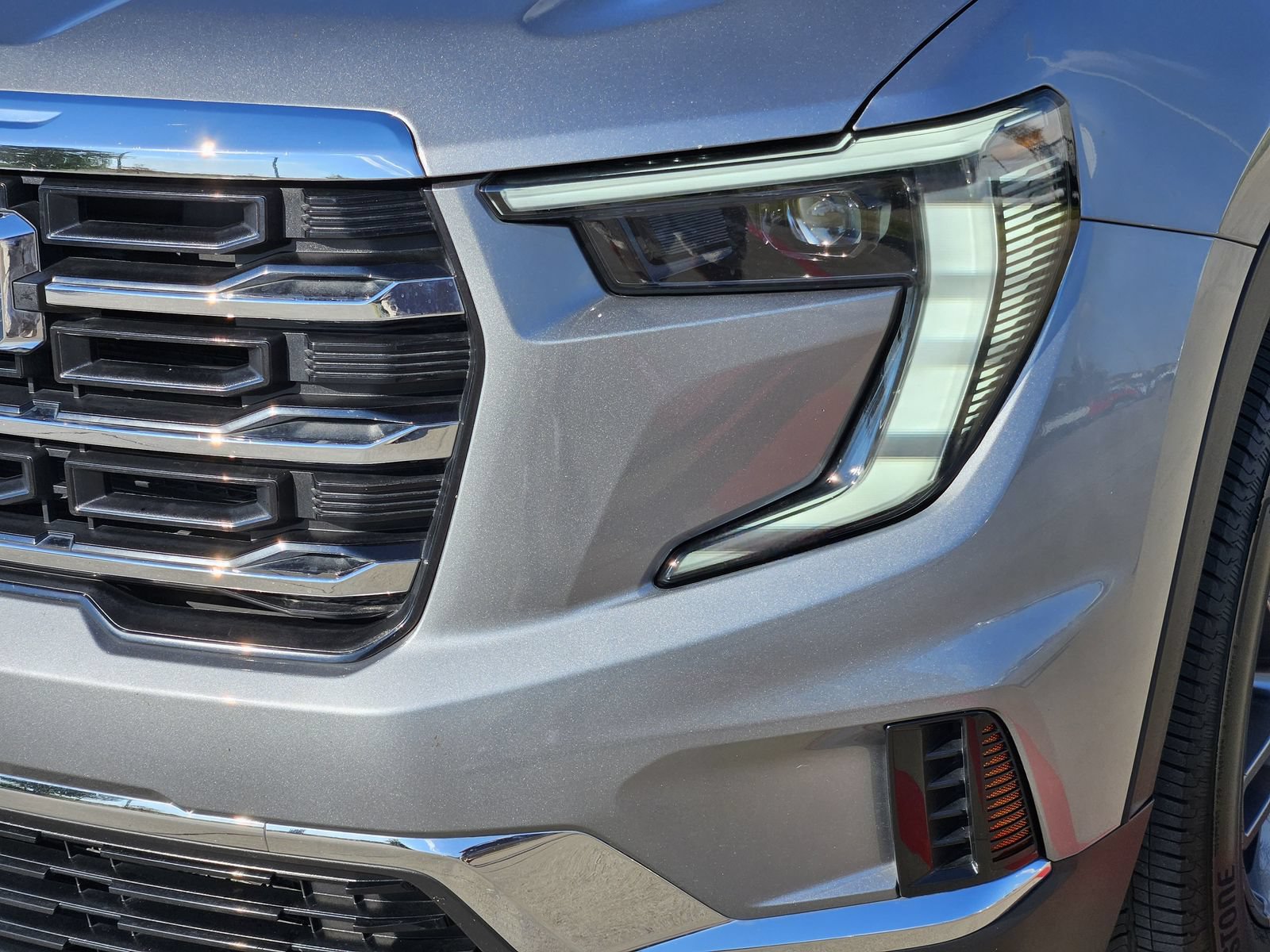 Certified 2025 GMC Acadia Elevation FWD image 11