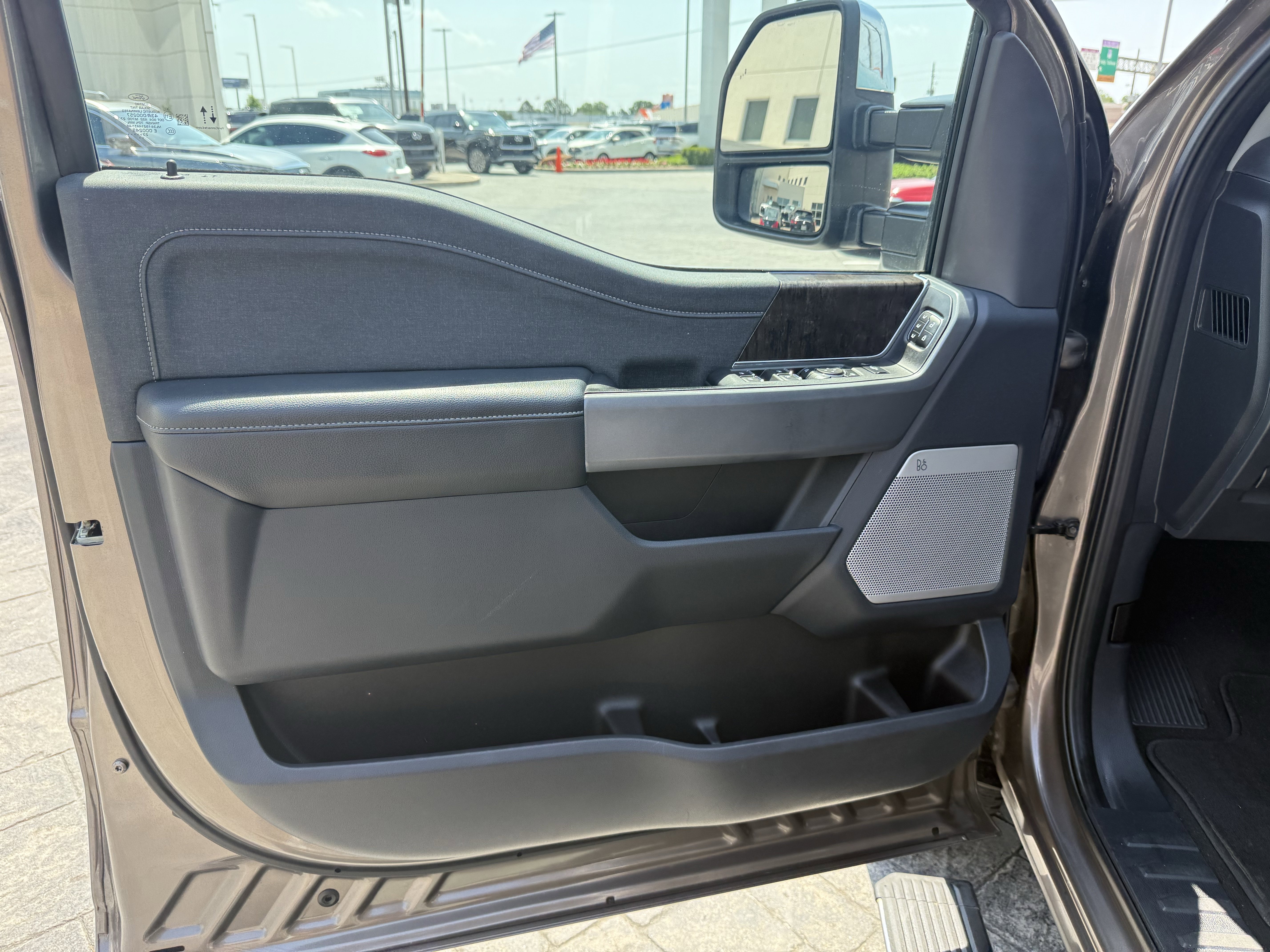 Used 2023 Ford F250 Lariat w/ Lariat Ultimate Package AWD/4WD image 11