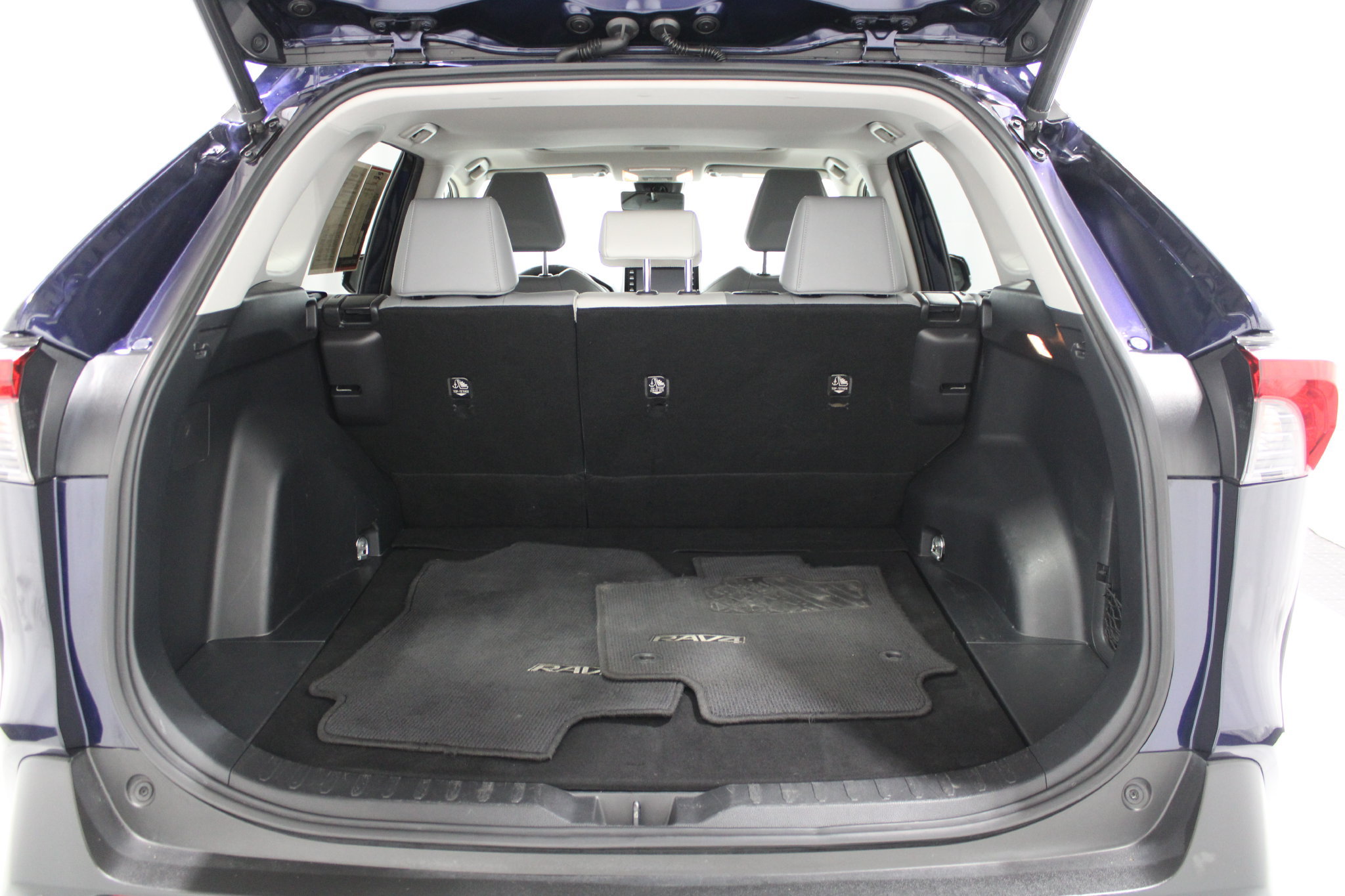 Used 2019 Toyota RAV4 Limited AWD/4WD image 19