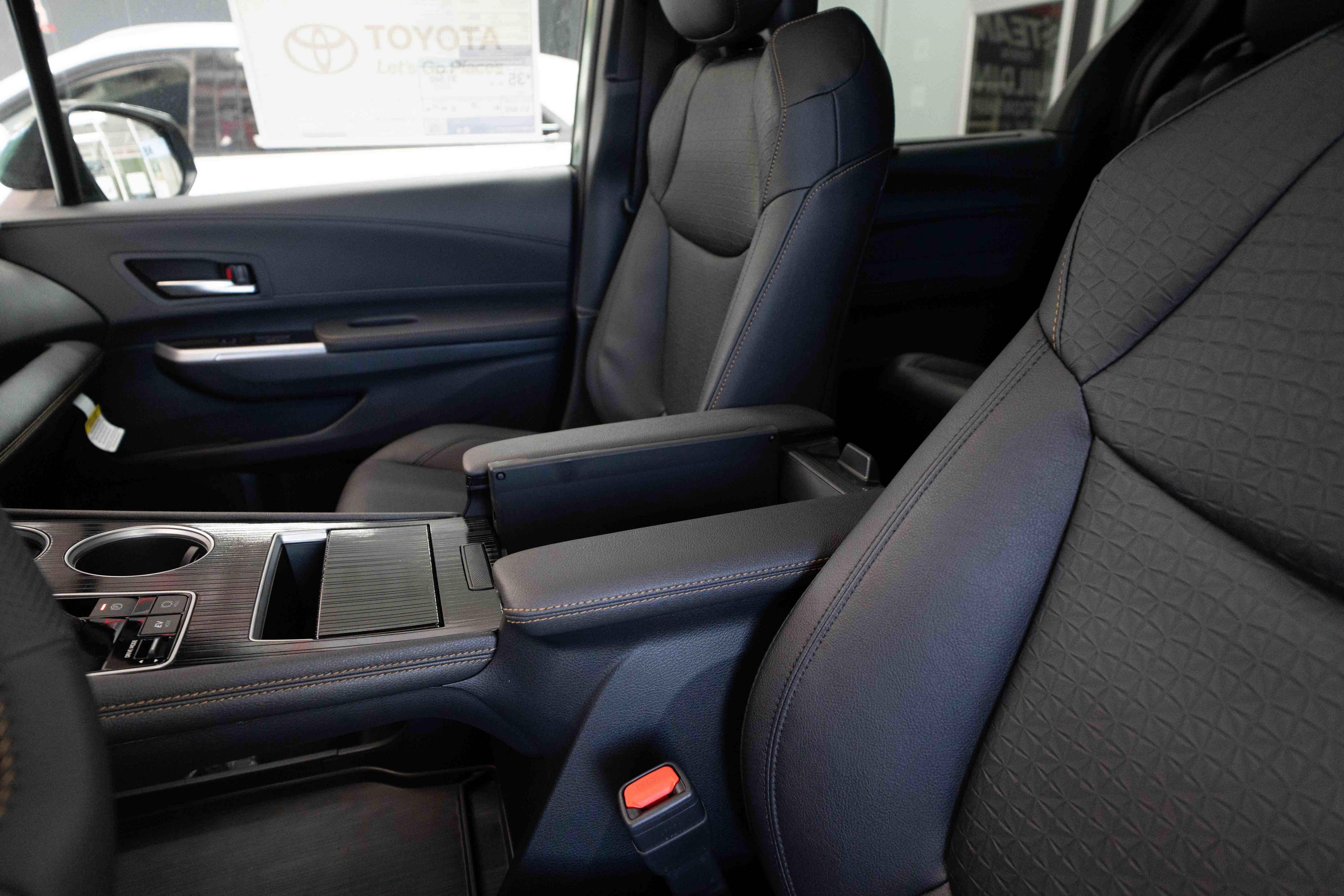 New 2026 Toyota Sienna XLE Woodland Edition AWD/4WD image 10