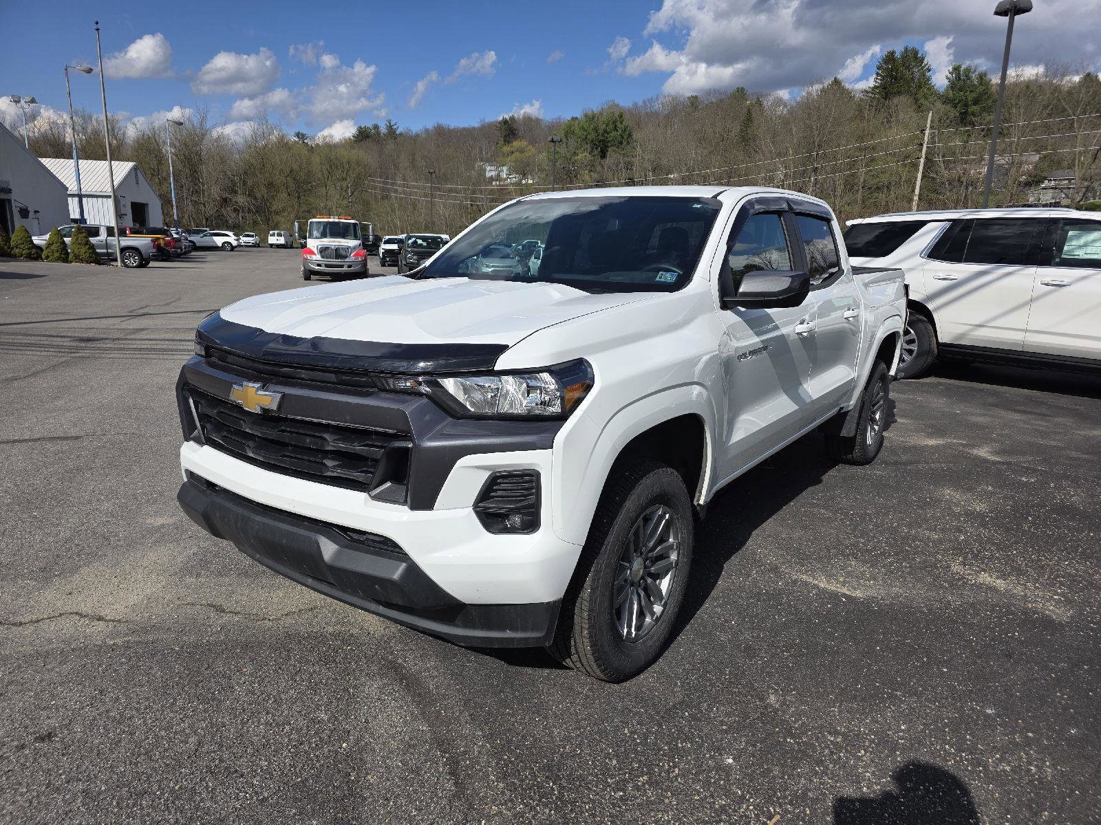 Used 2024 Chevrolet Colorado LT w/ LT Convenience Package AWD/4WD image 3