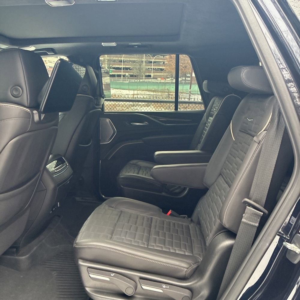 Used 2024 Cadillac Escalade Premium Luxury Platinum image 17