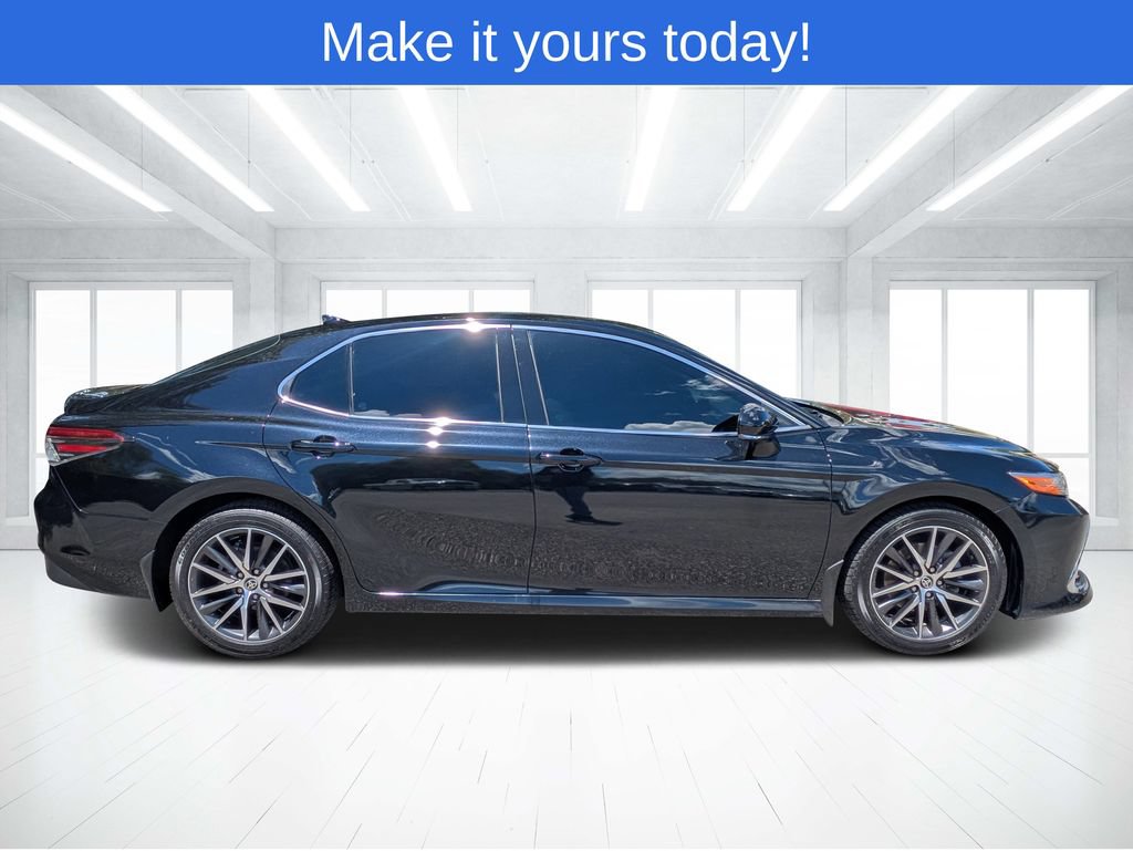 Used 2021 Toyota Camry XLE w/ Navigation Package FWD image 2