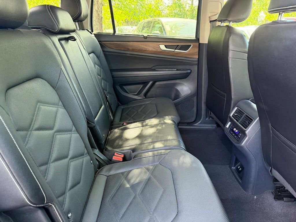 Used 2025 Volkswagen Atlas SE AWD/4WD image 9