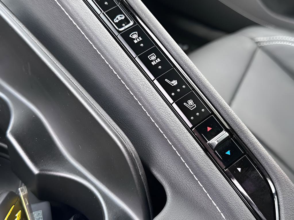 Used 2024 Chevrolet Corvette Stingray Preferred Cpe w/ Stealth Interior Trim Package image 31