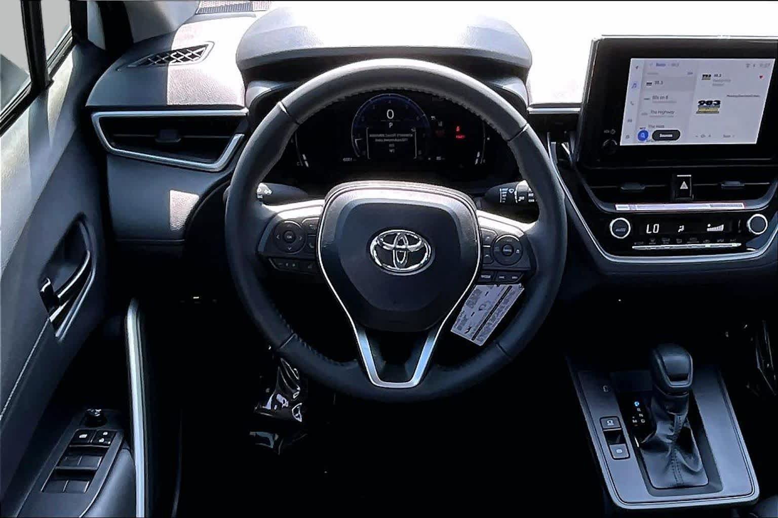Used 2026 Toyota Corolla Cross LE w/ Moonroof Package FWD image 6