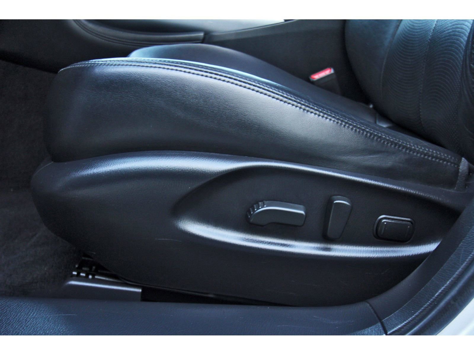 Used 2017 INFINITI Q70 3.7 image 32